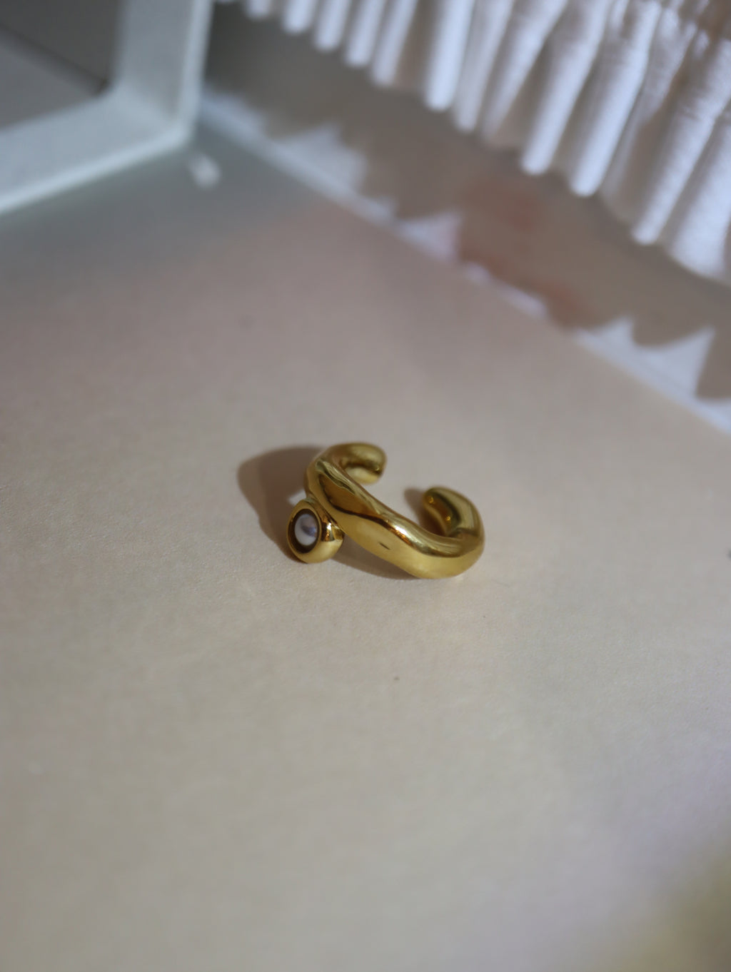 Pearl stainless steel Earcuff