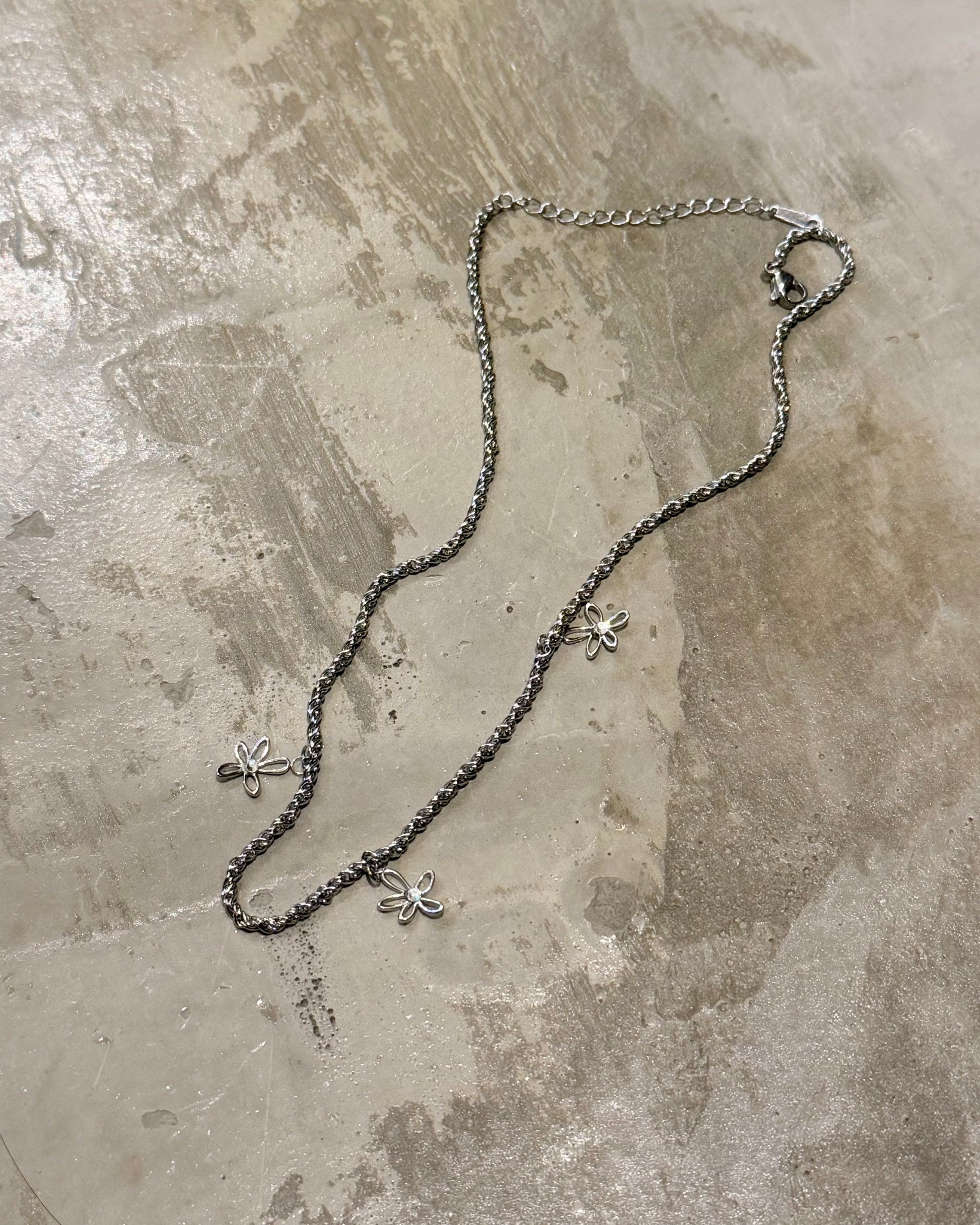 3 petals stainless steel choker necklace