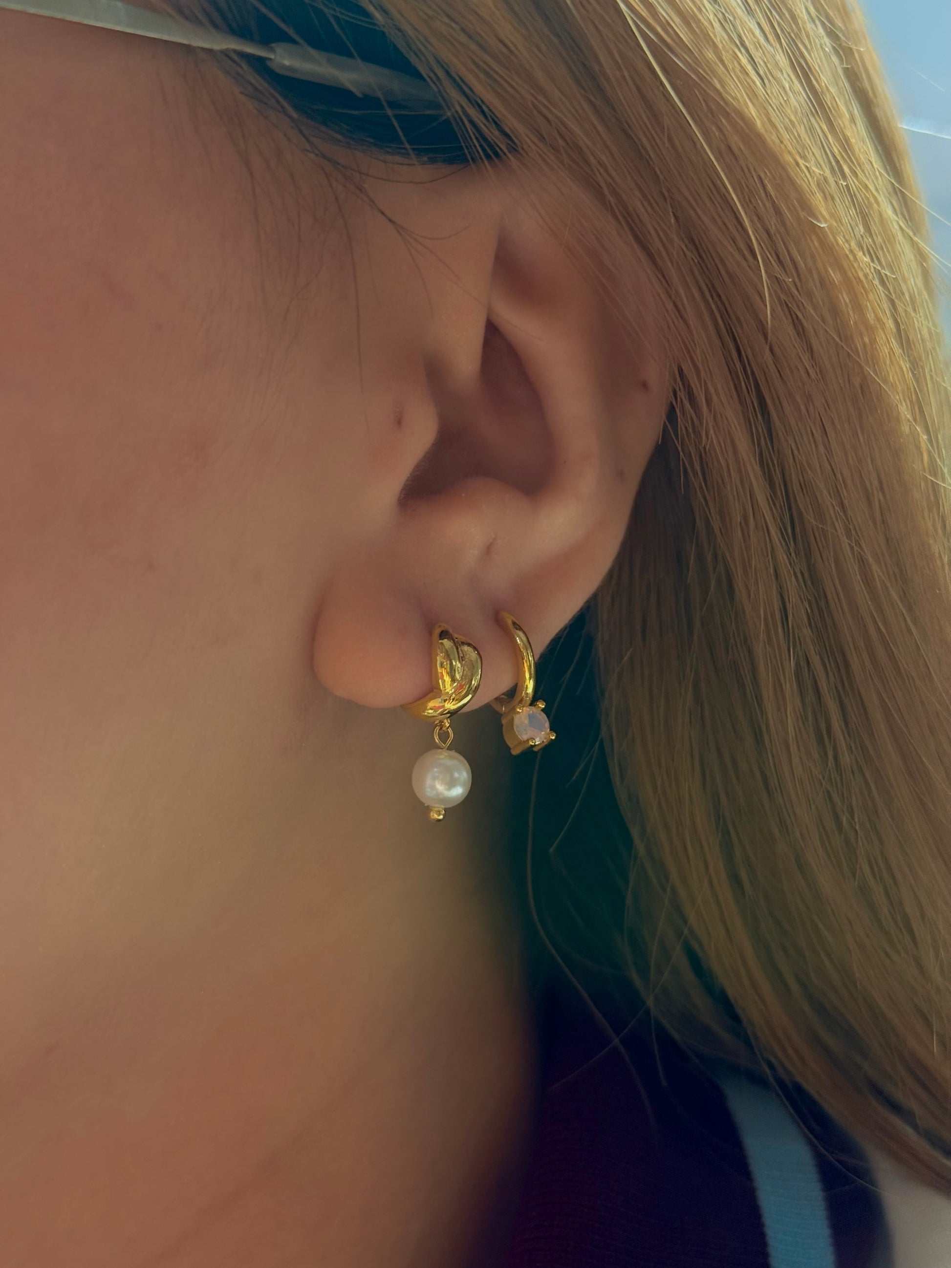 Drop pearl earrings