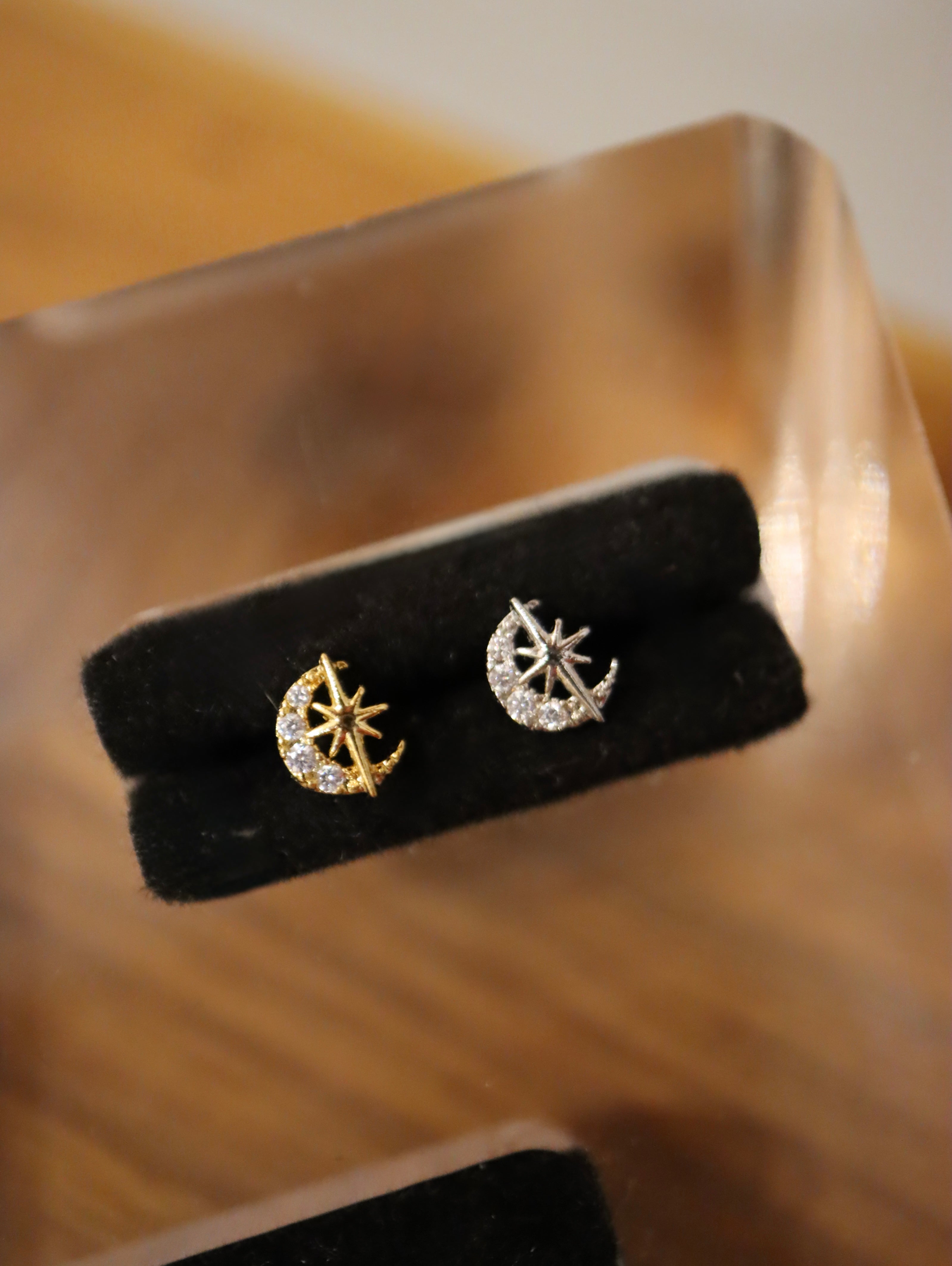 Crescent cz sparkle stud piercing (1pc)