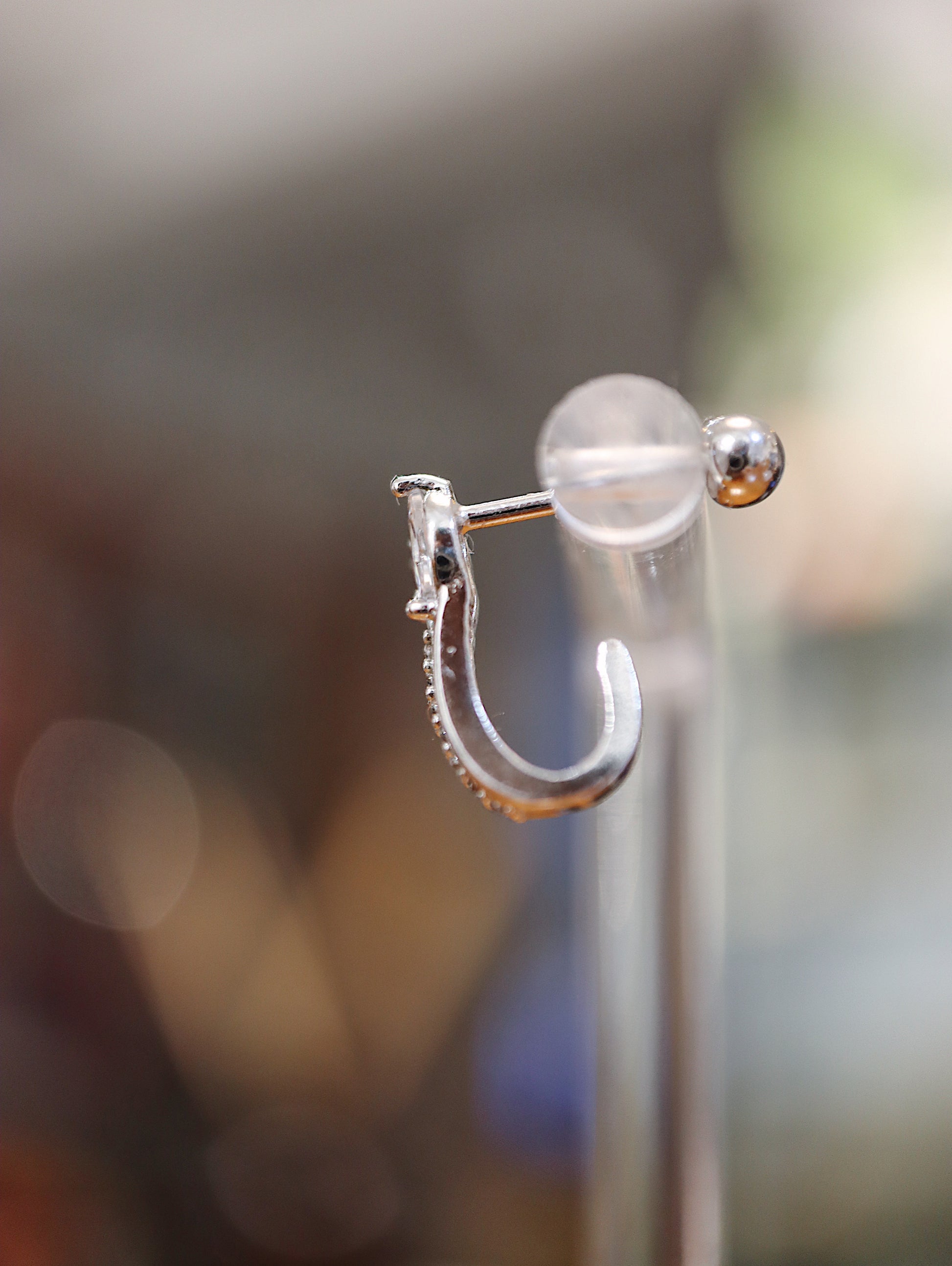 Cz curved U-shaped stud piercing