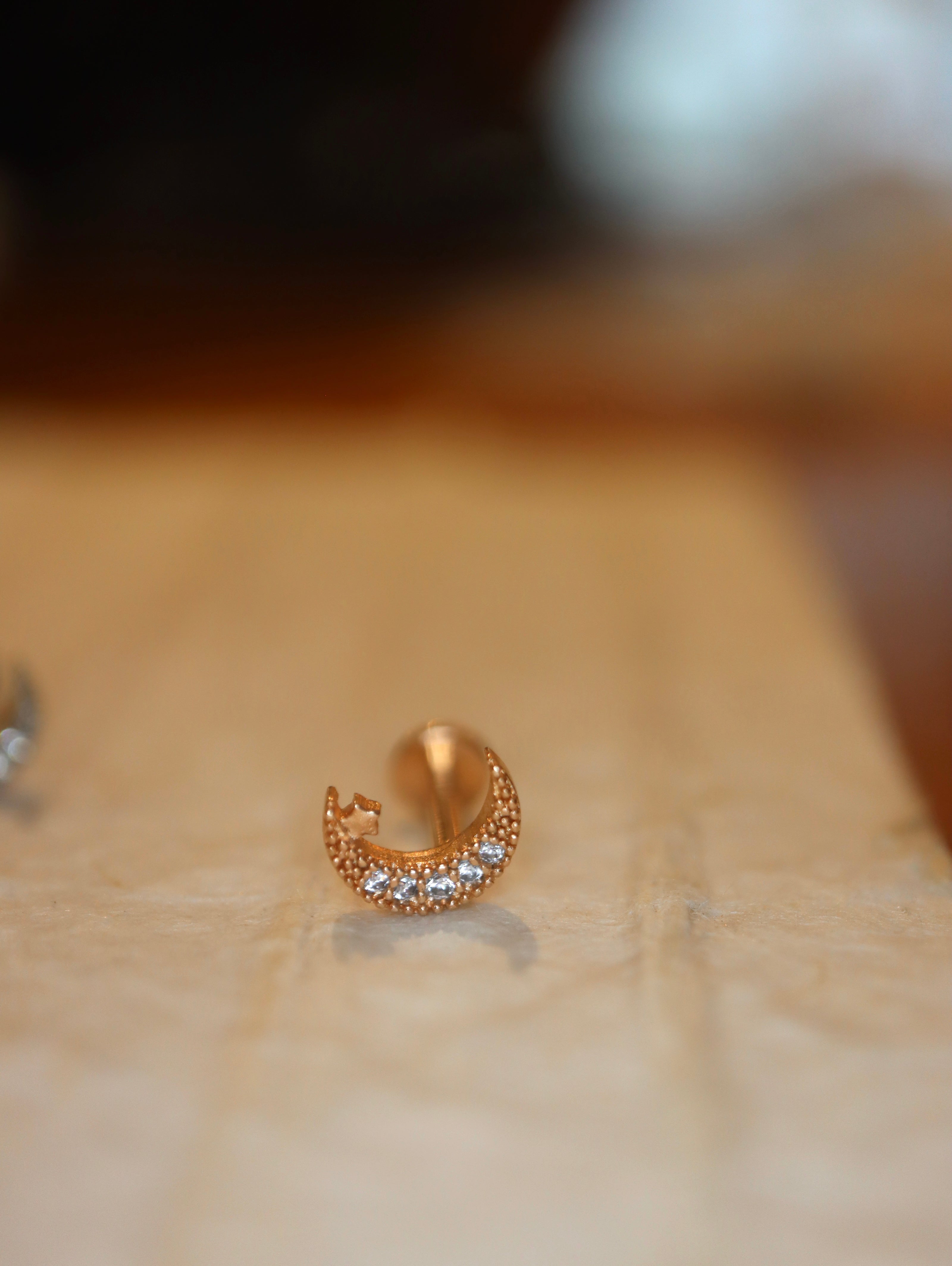 Crescent star stainless steel threadless labret piercing (1pc)