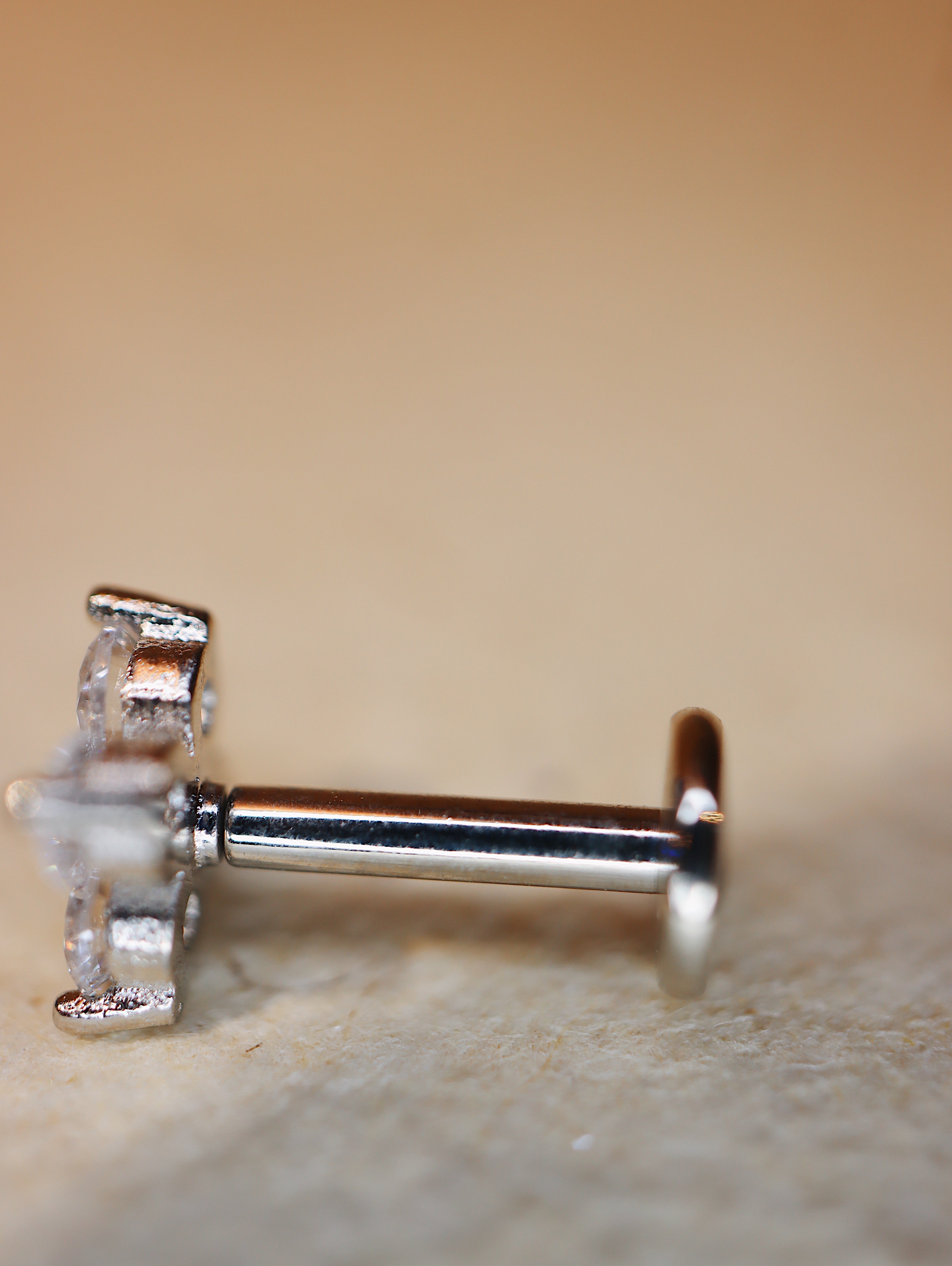 Push-pin stud flat back earring