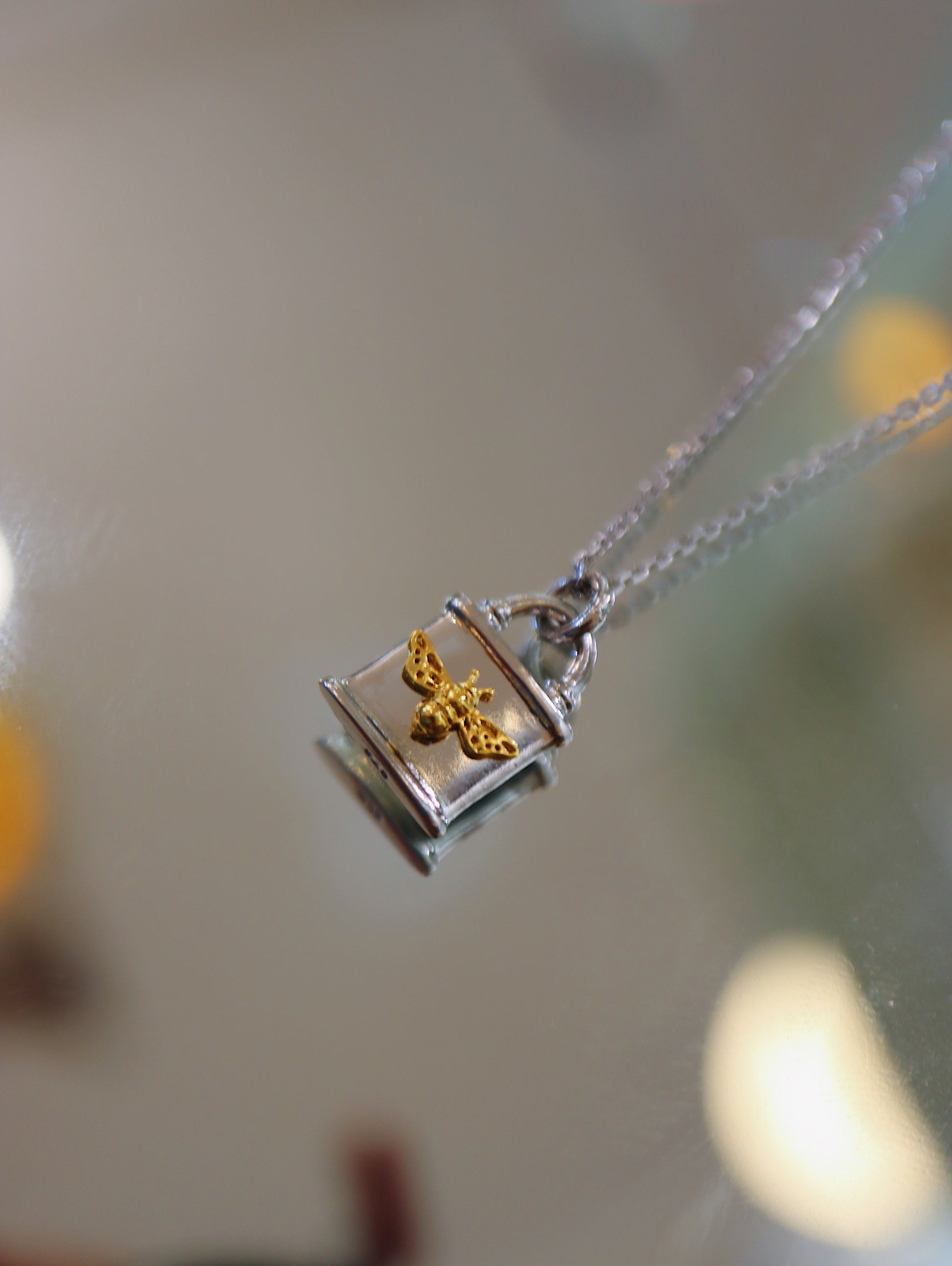 Mix tone bee on lock 925 silver necklace