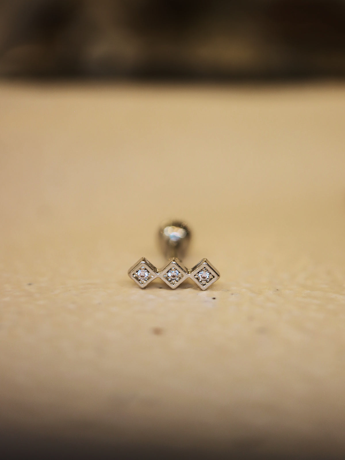 Triple cz surgical steel stud piercing (1pc)