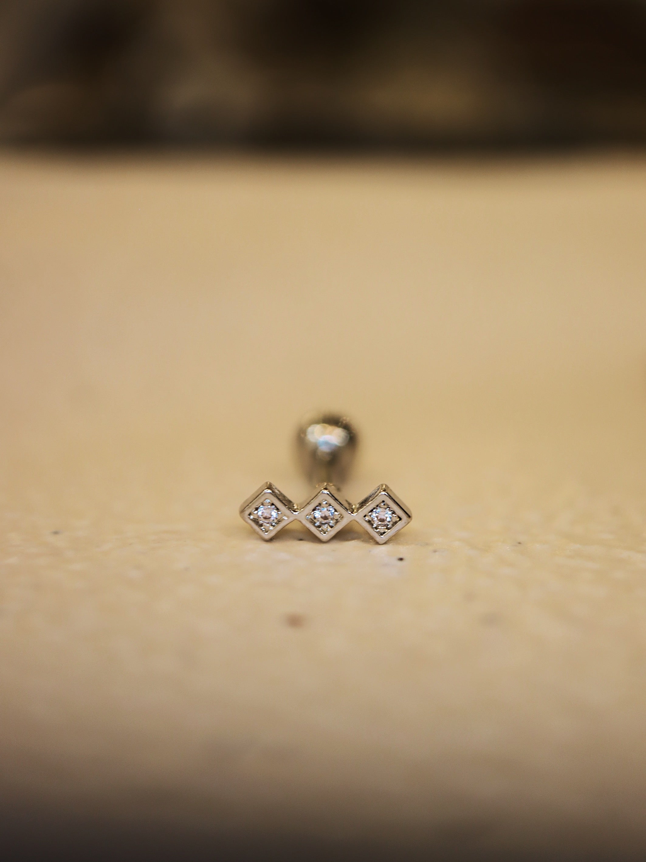 Triple cz surgical steel stud piercing (1pc)