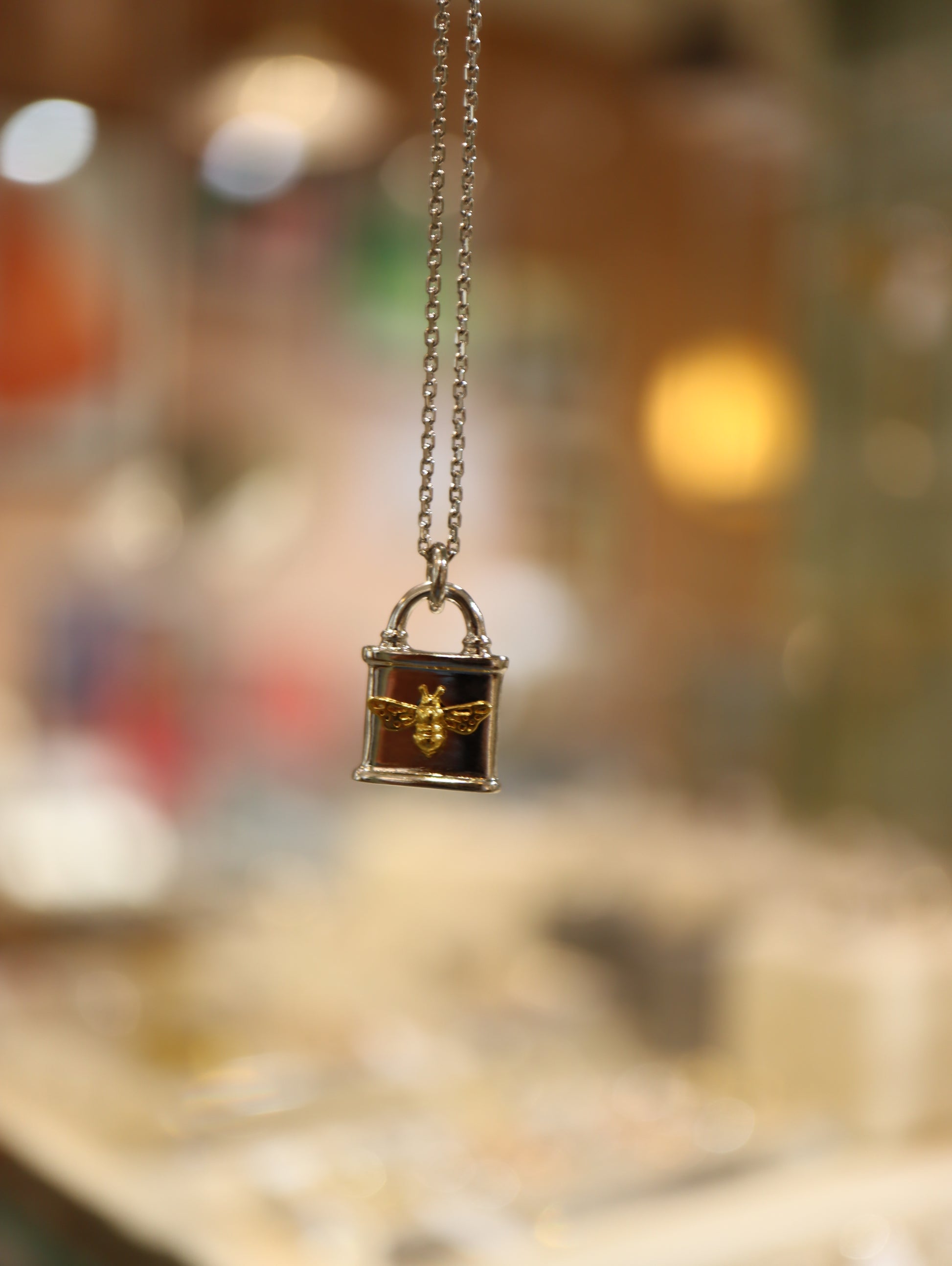Mix tone bee on lock 925 silver necklace