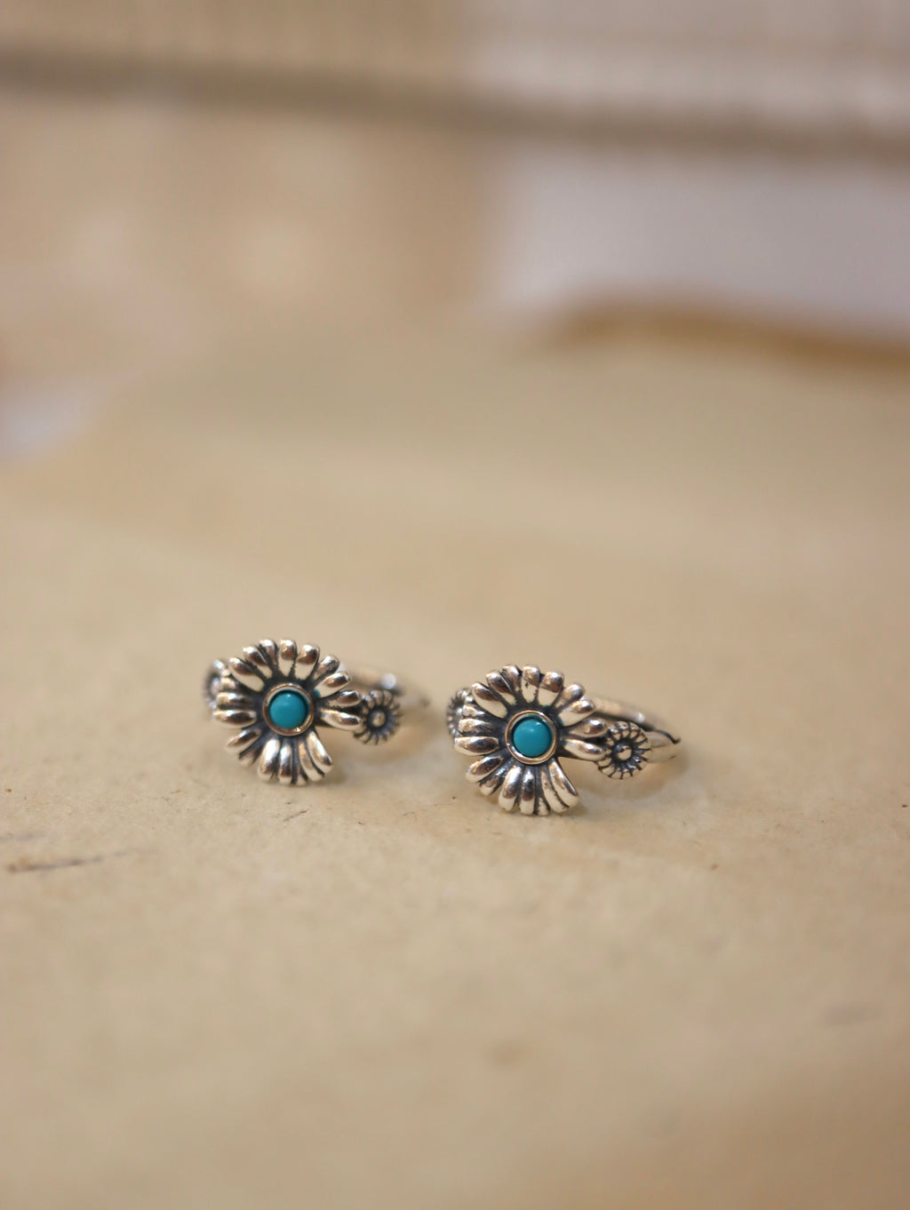 Daisy 925 silver hoop earrings