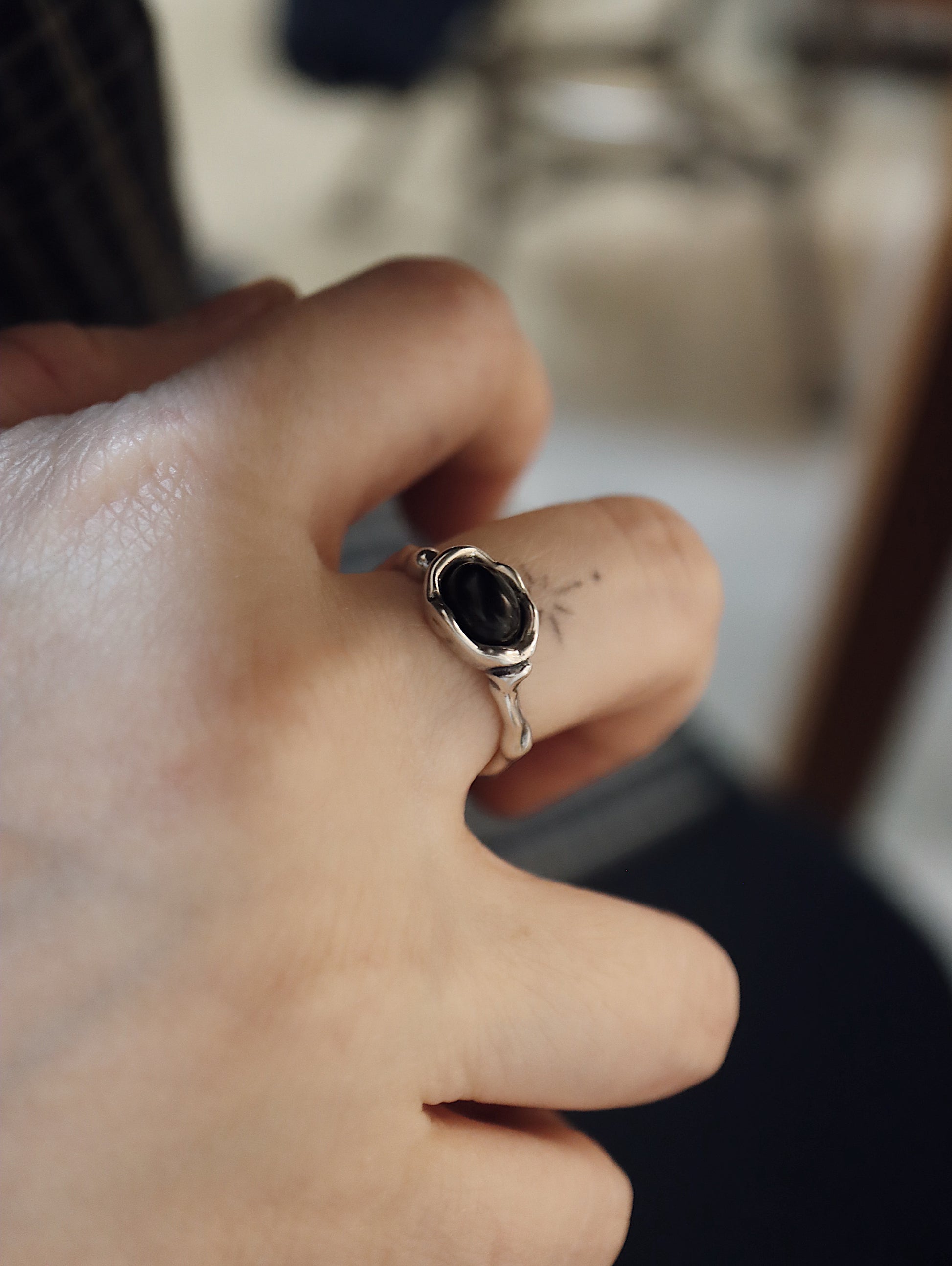 Onyx irregular band 925 silver ring