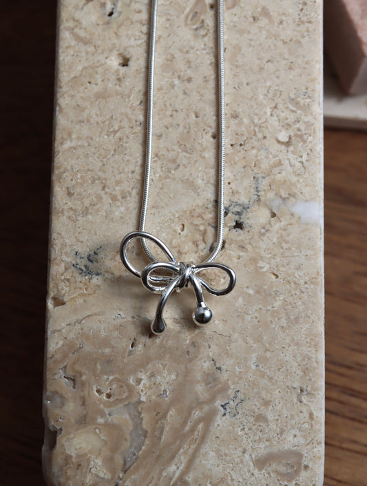 Ribbon adjustable chain necklace