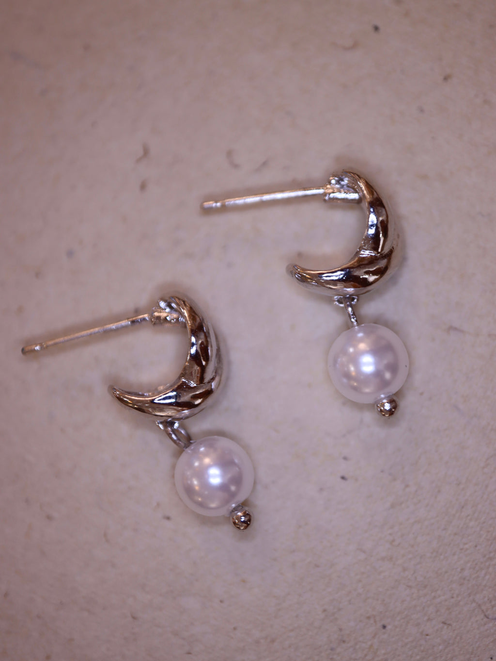 Drop pearl earrings