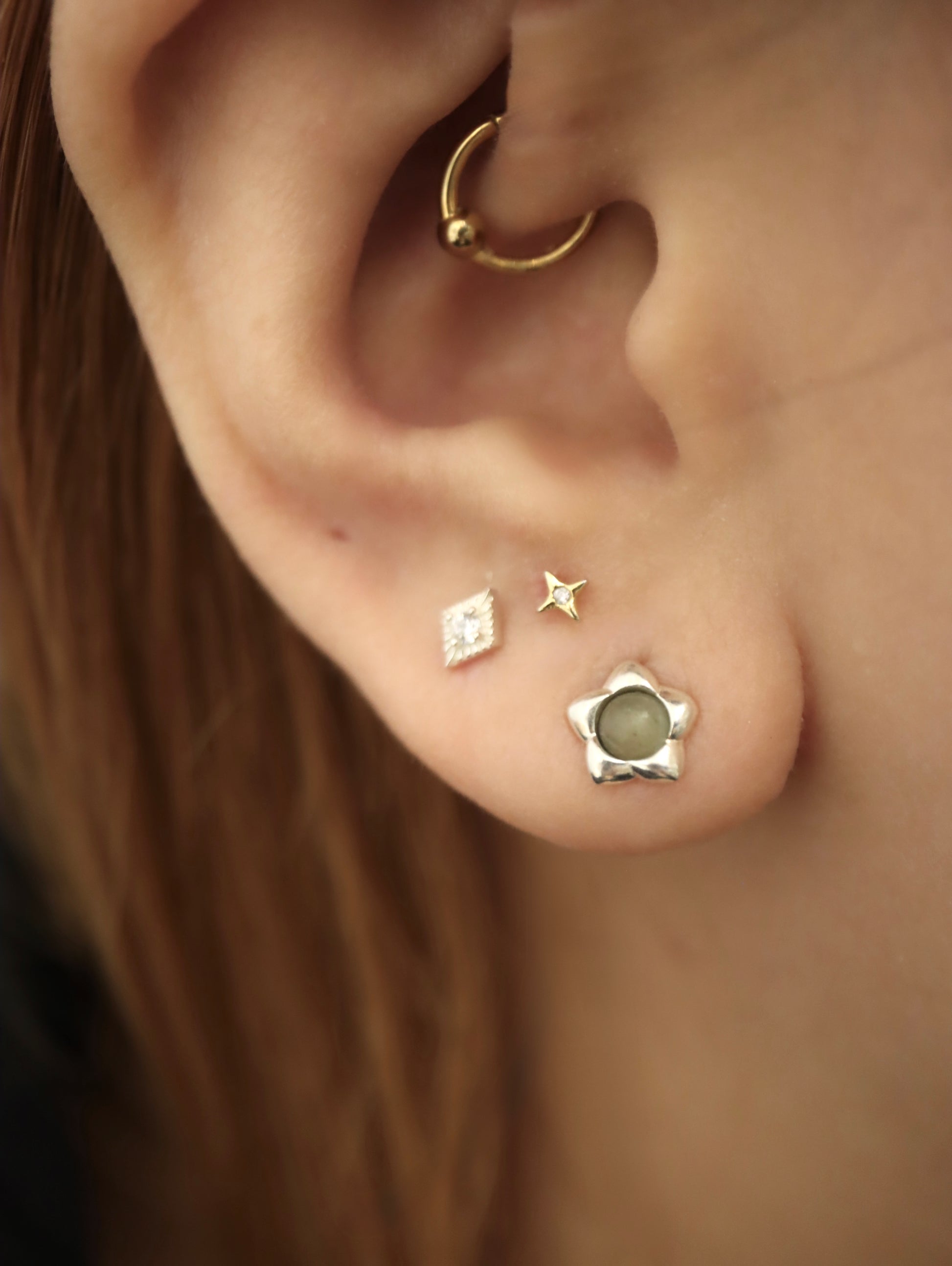 Star-shaped mood stone stud earrings