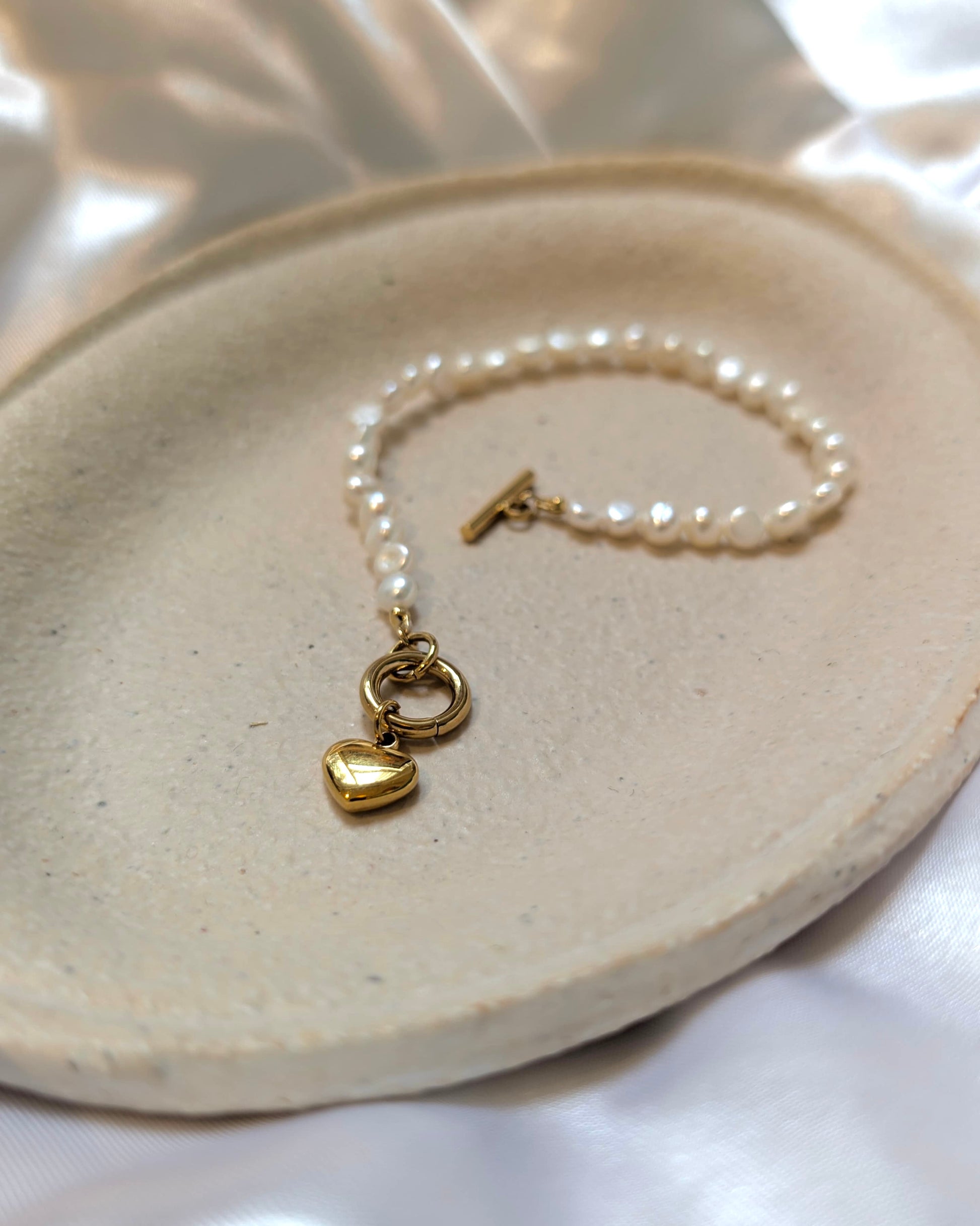 Fresh water pearl front lock heart bracelet