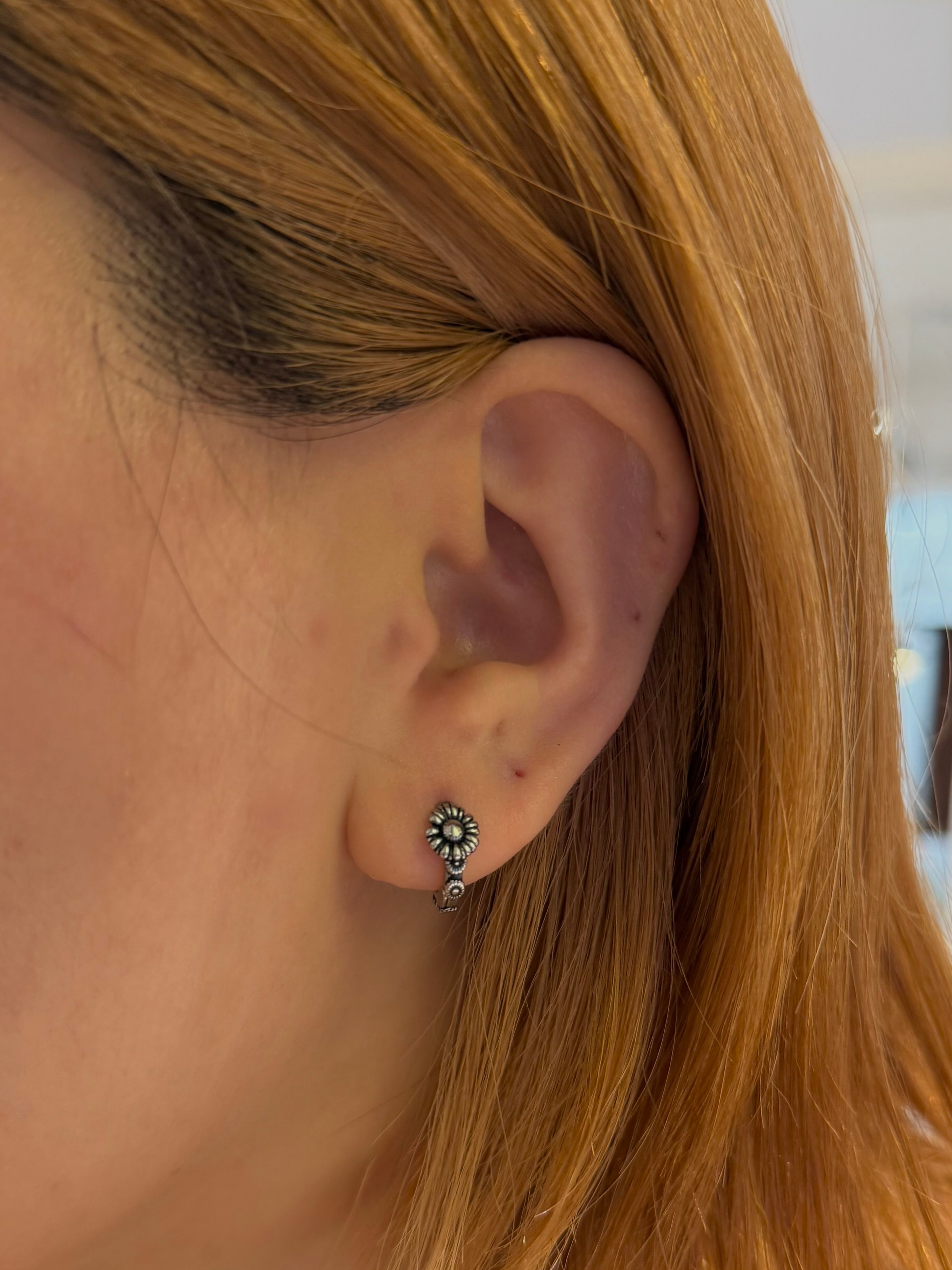 Daisy stainless steel hinged hoop earrings