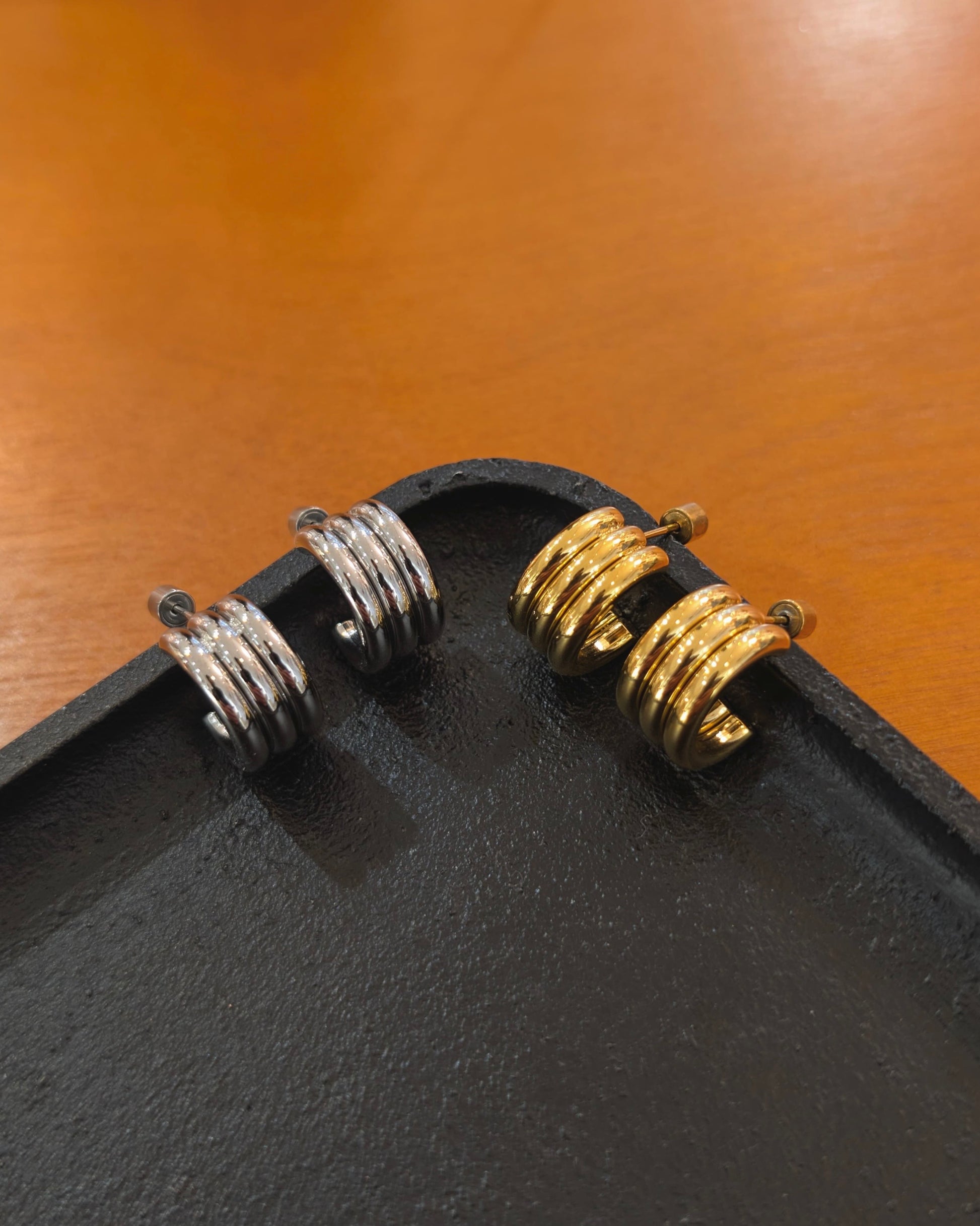 Stainless steel flat earrings