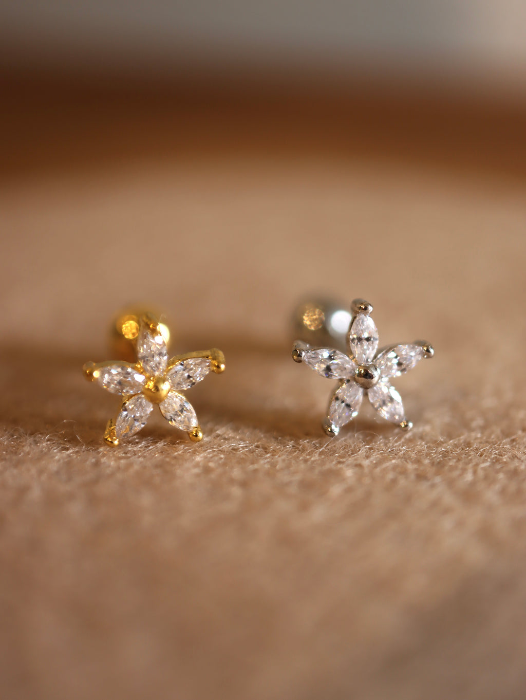 Flower cz surgical steel earring