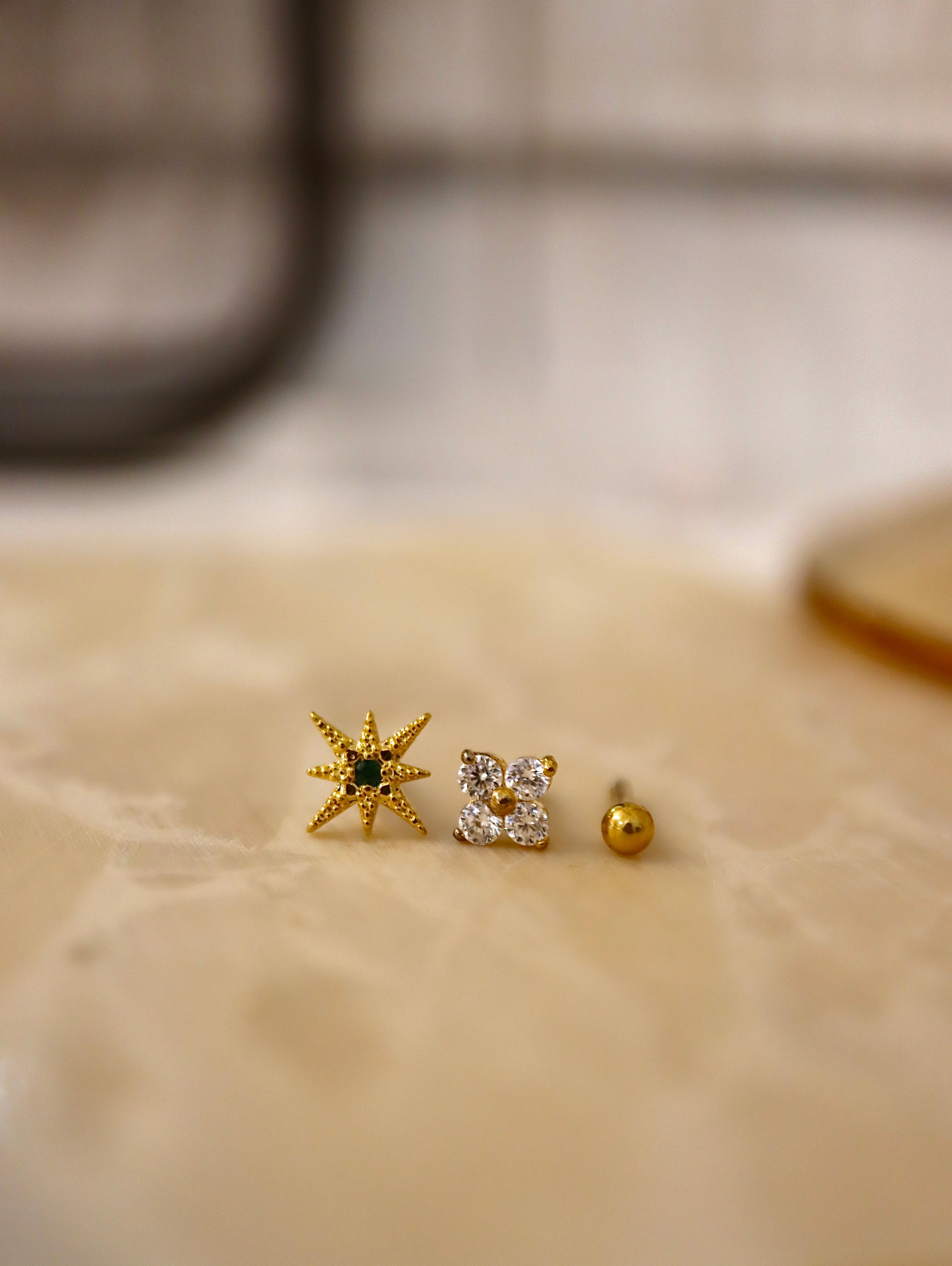 Starburst green stud piercing (1pc)