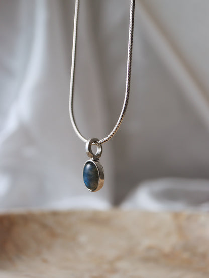 Oval labradorite gemstone s925necklace