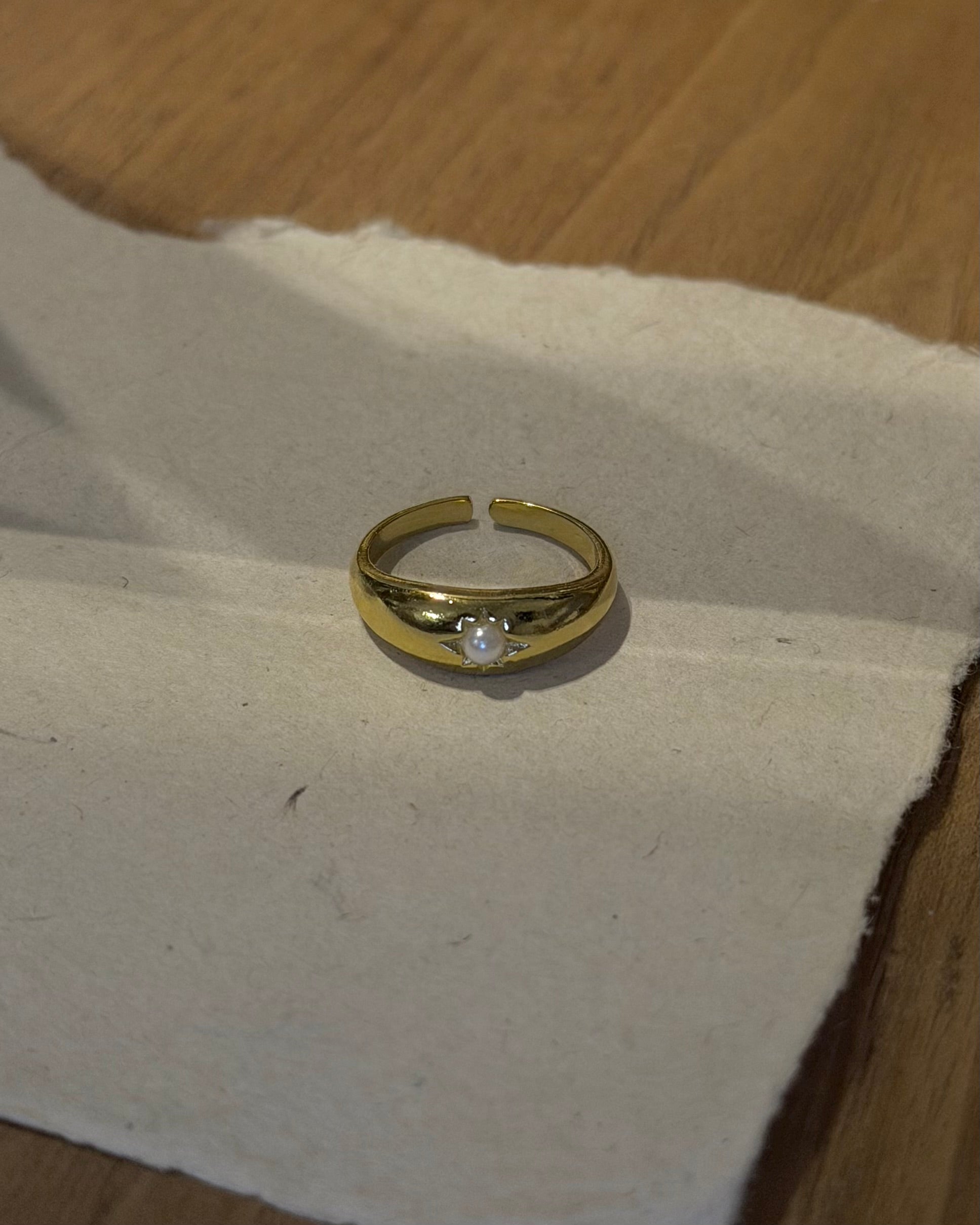 Open size stud pearl ring
