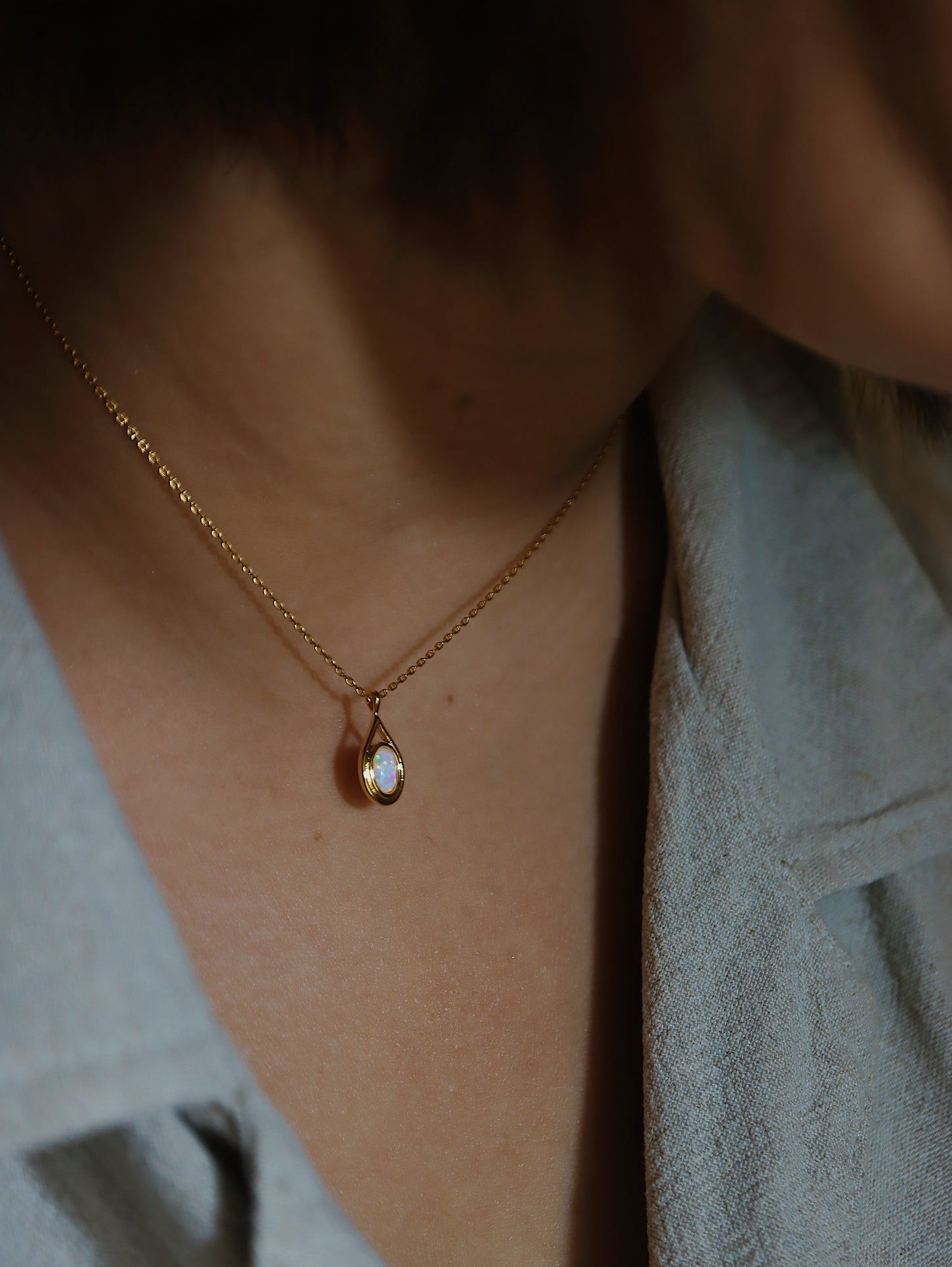 Teardrop opal brass necklace