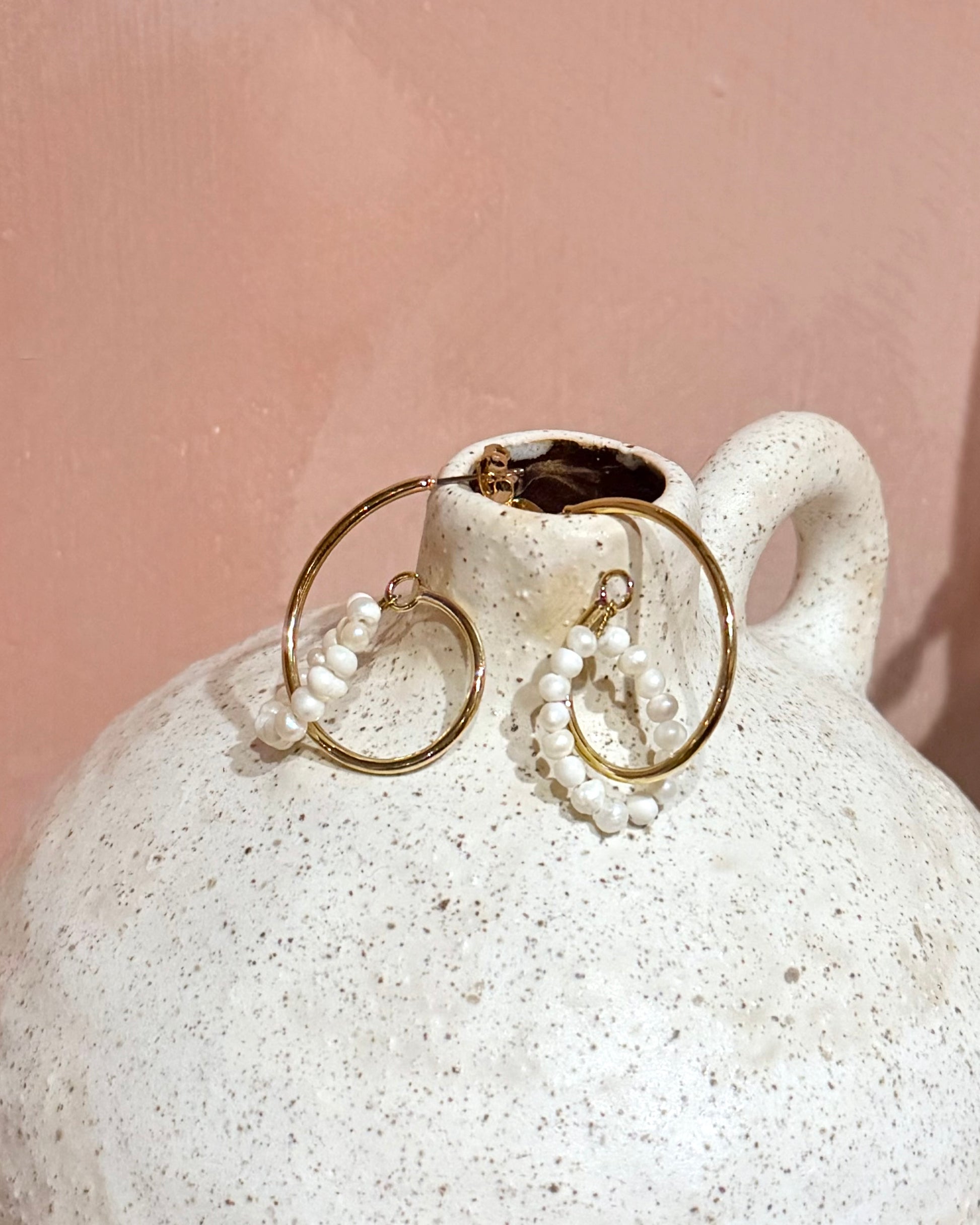 Interlock pearl earrings