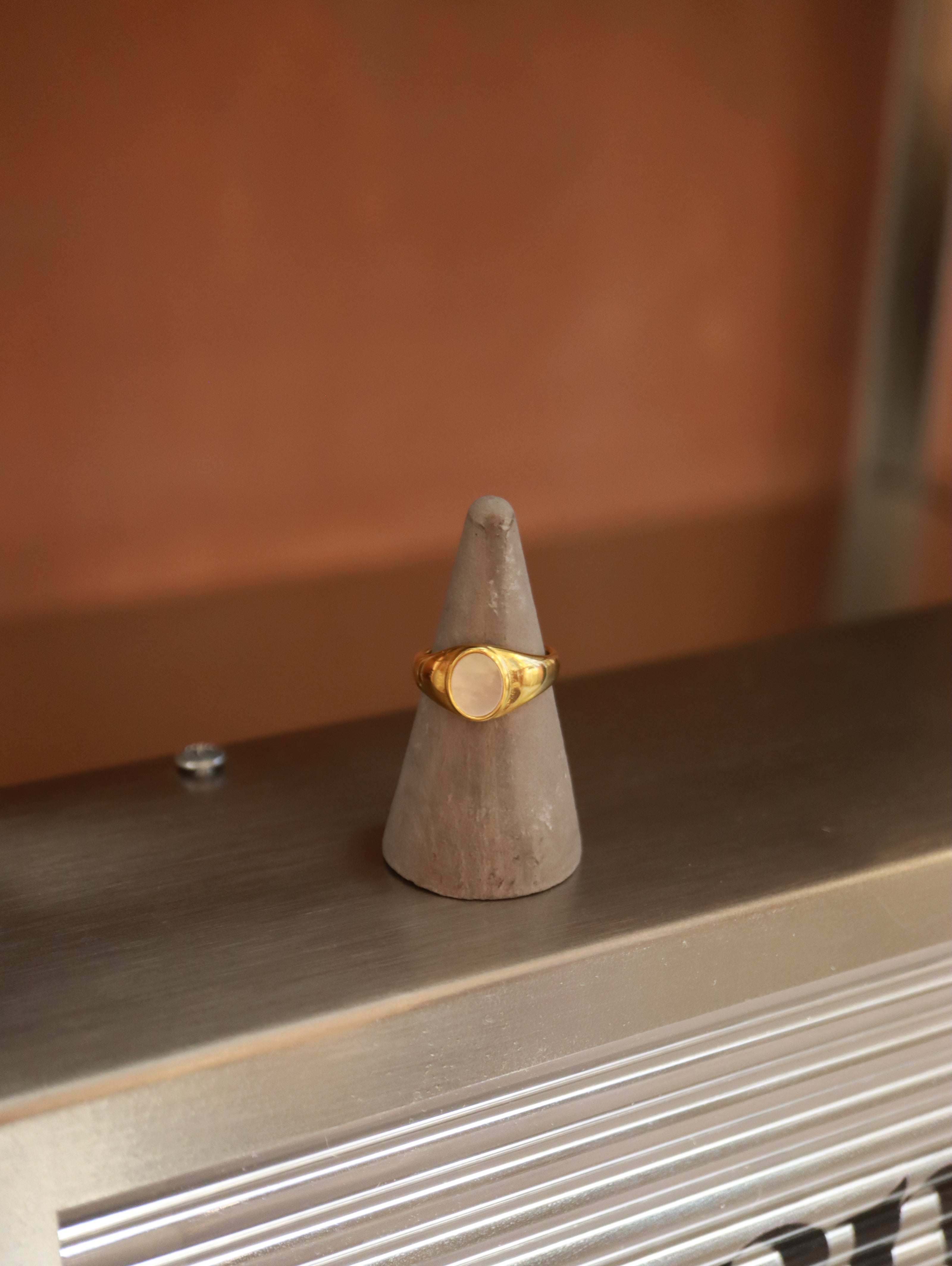 Oval shell stainless steel ring