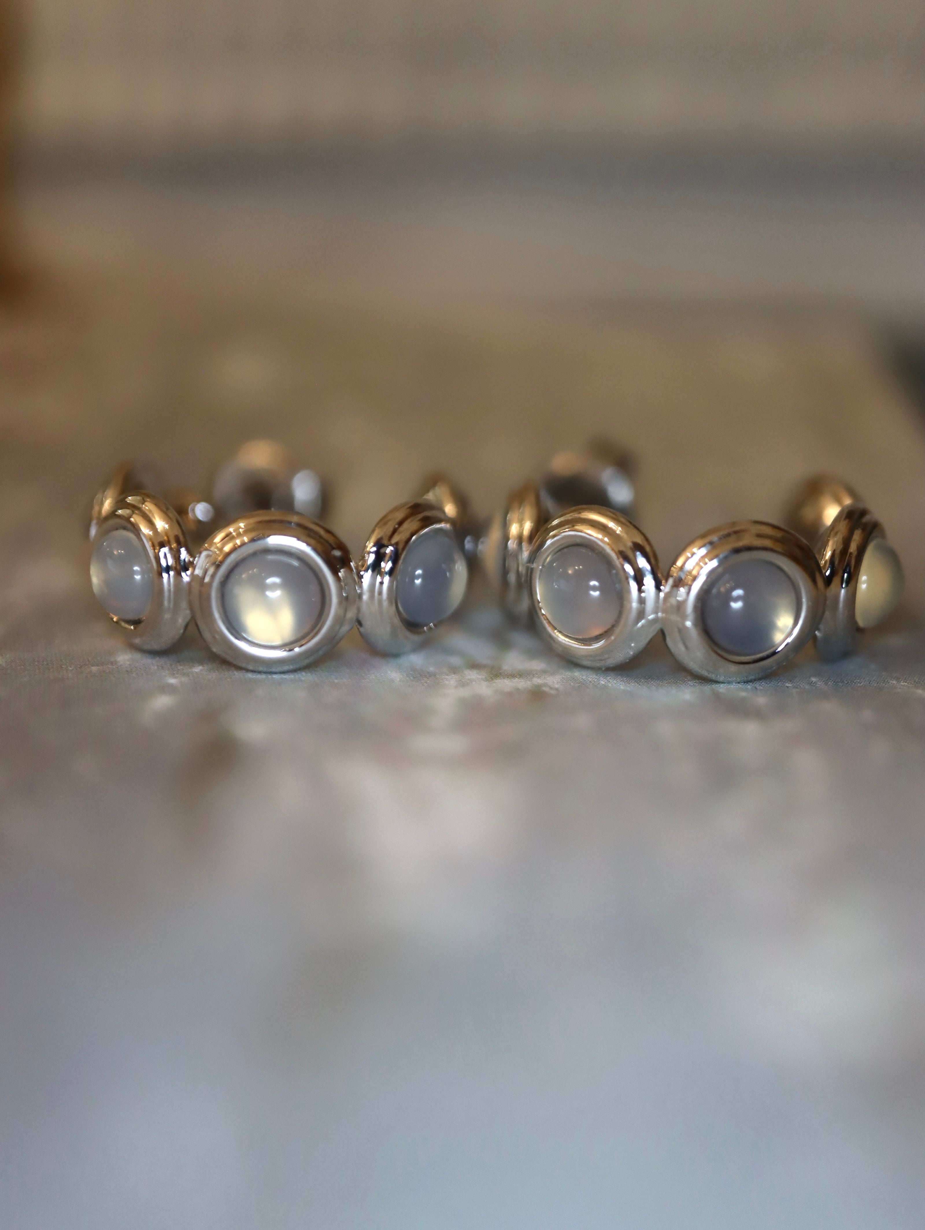 Round stone brass earrings