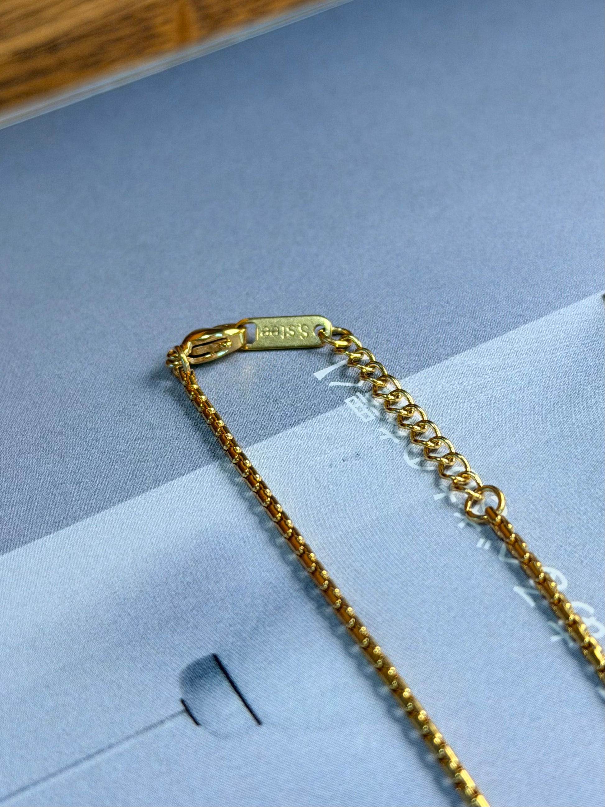 Stainless steel golden bracelet