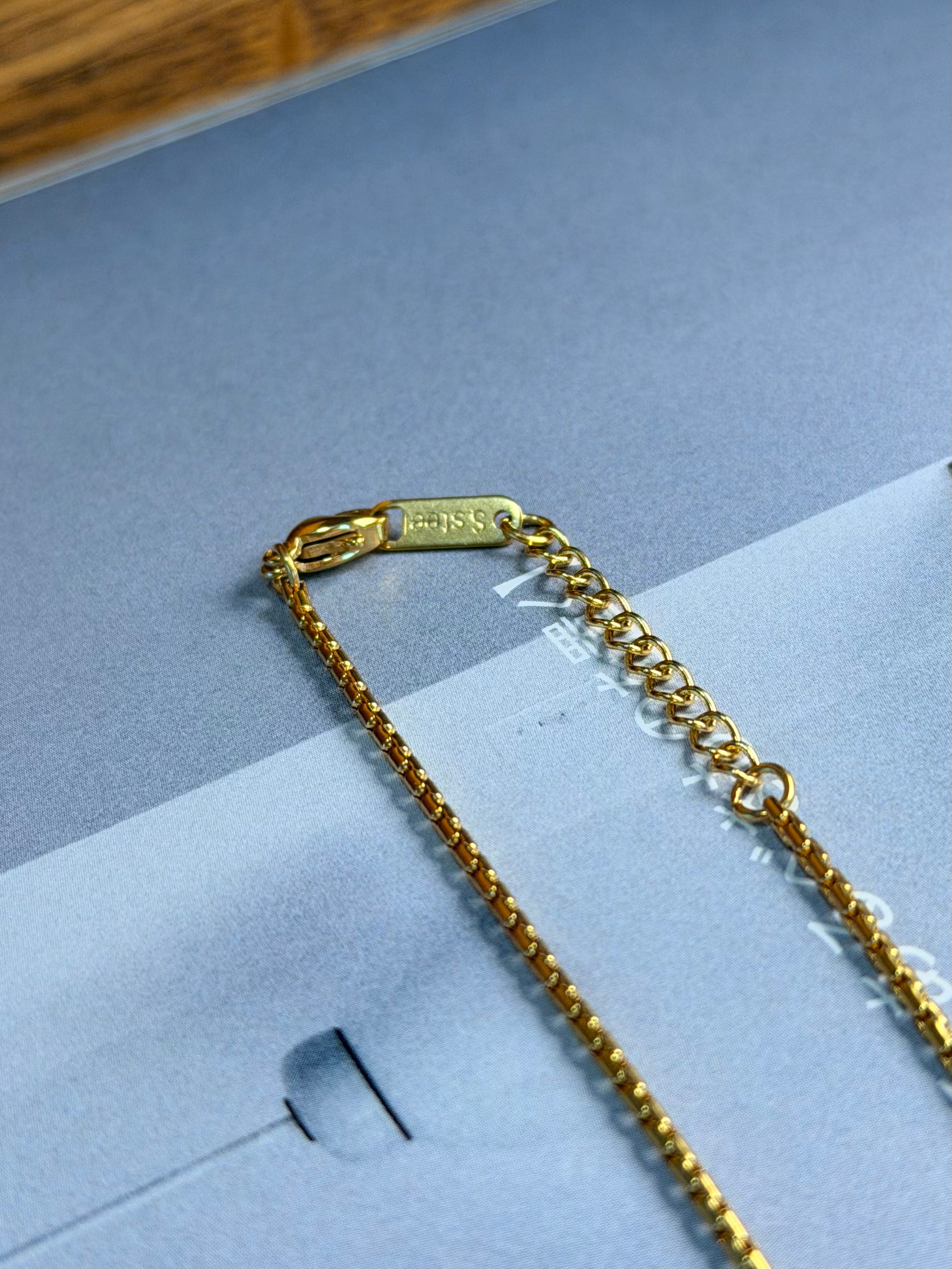 Stainless steel golden bracelet