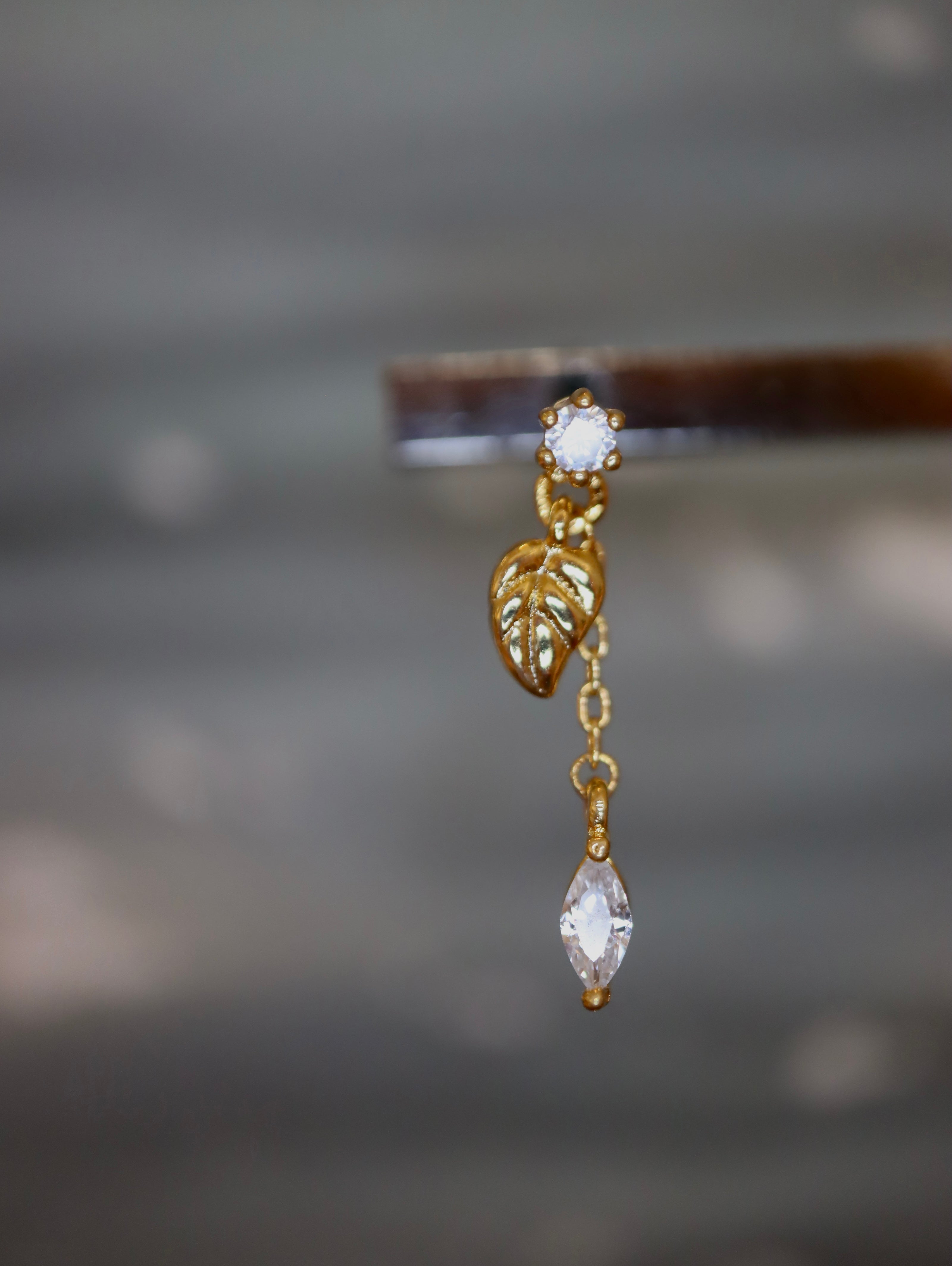 Drop leaf cz surgical steel stud piercing (1pc)