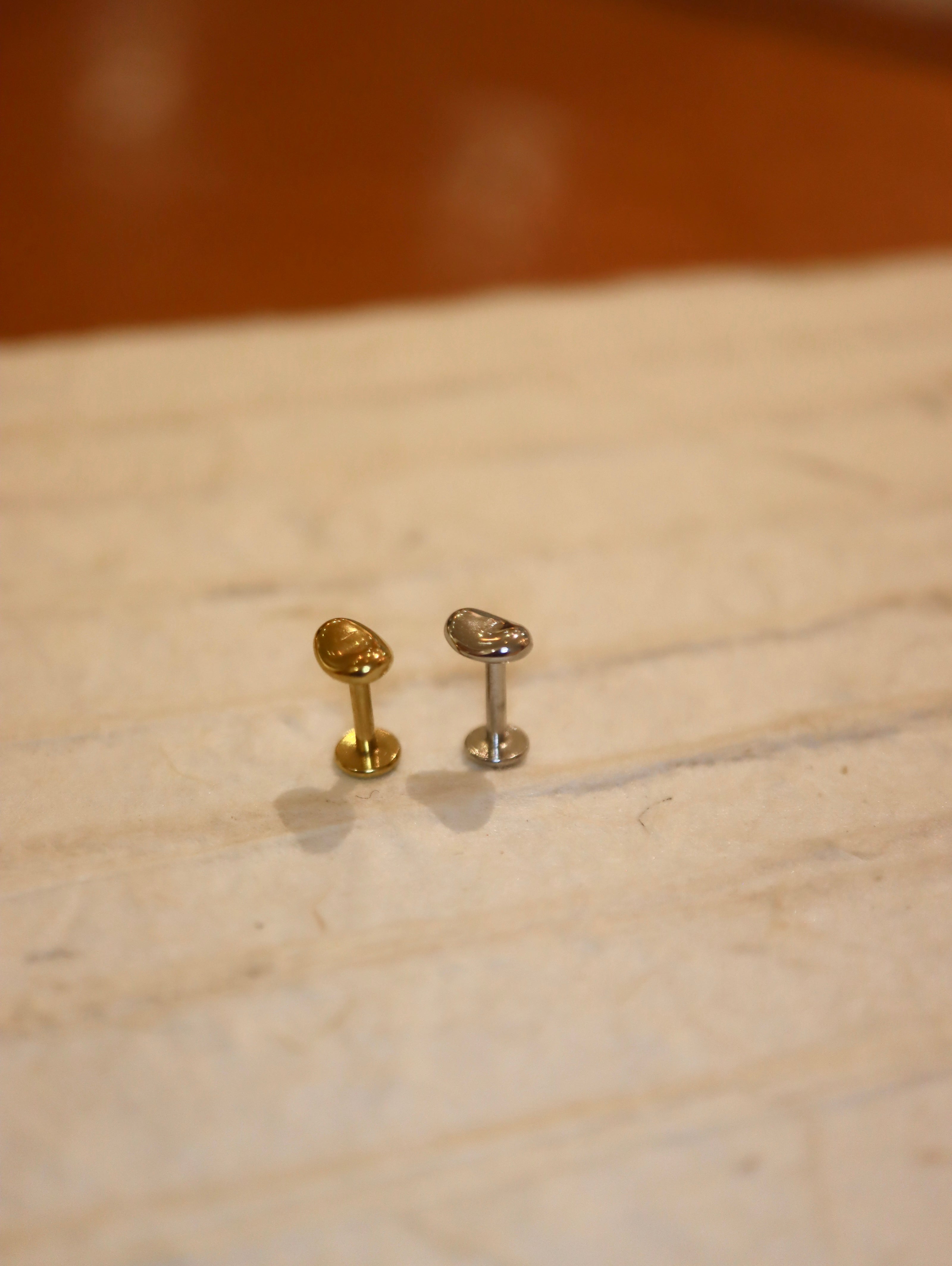 Bean stainless steel labret threadlsss piercing (1pc)