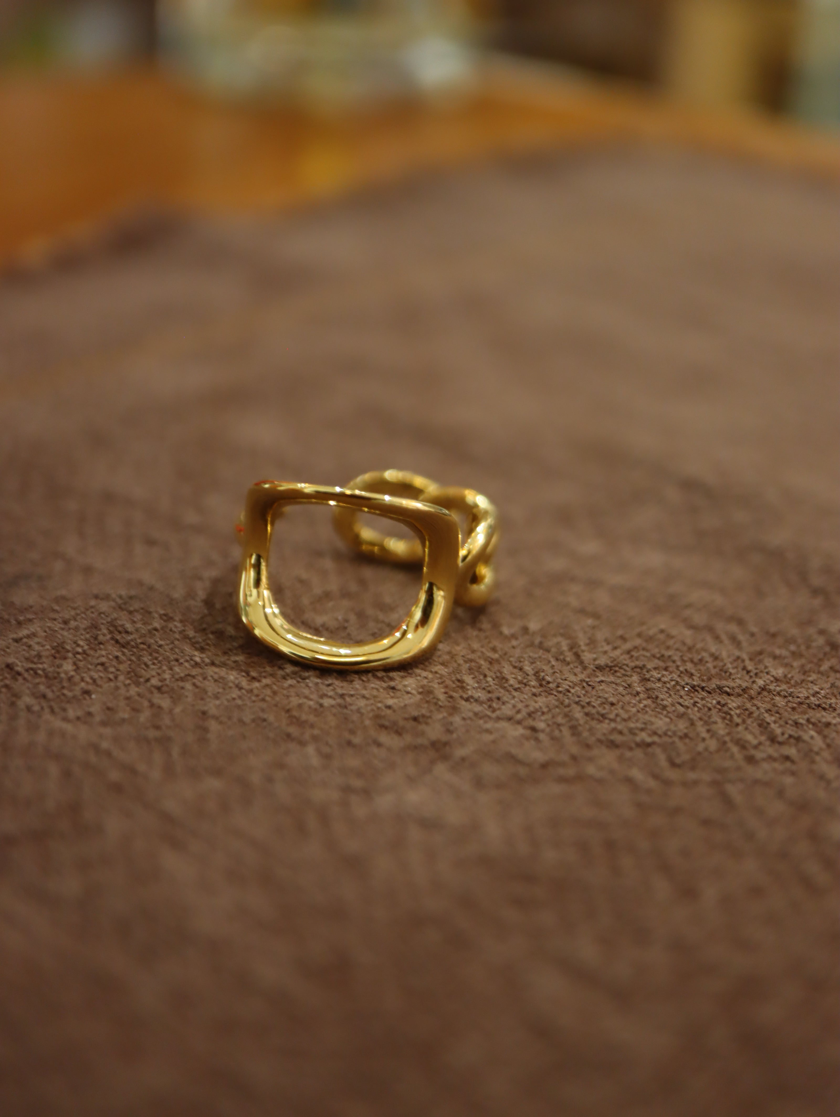 Chain brass ring