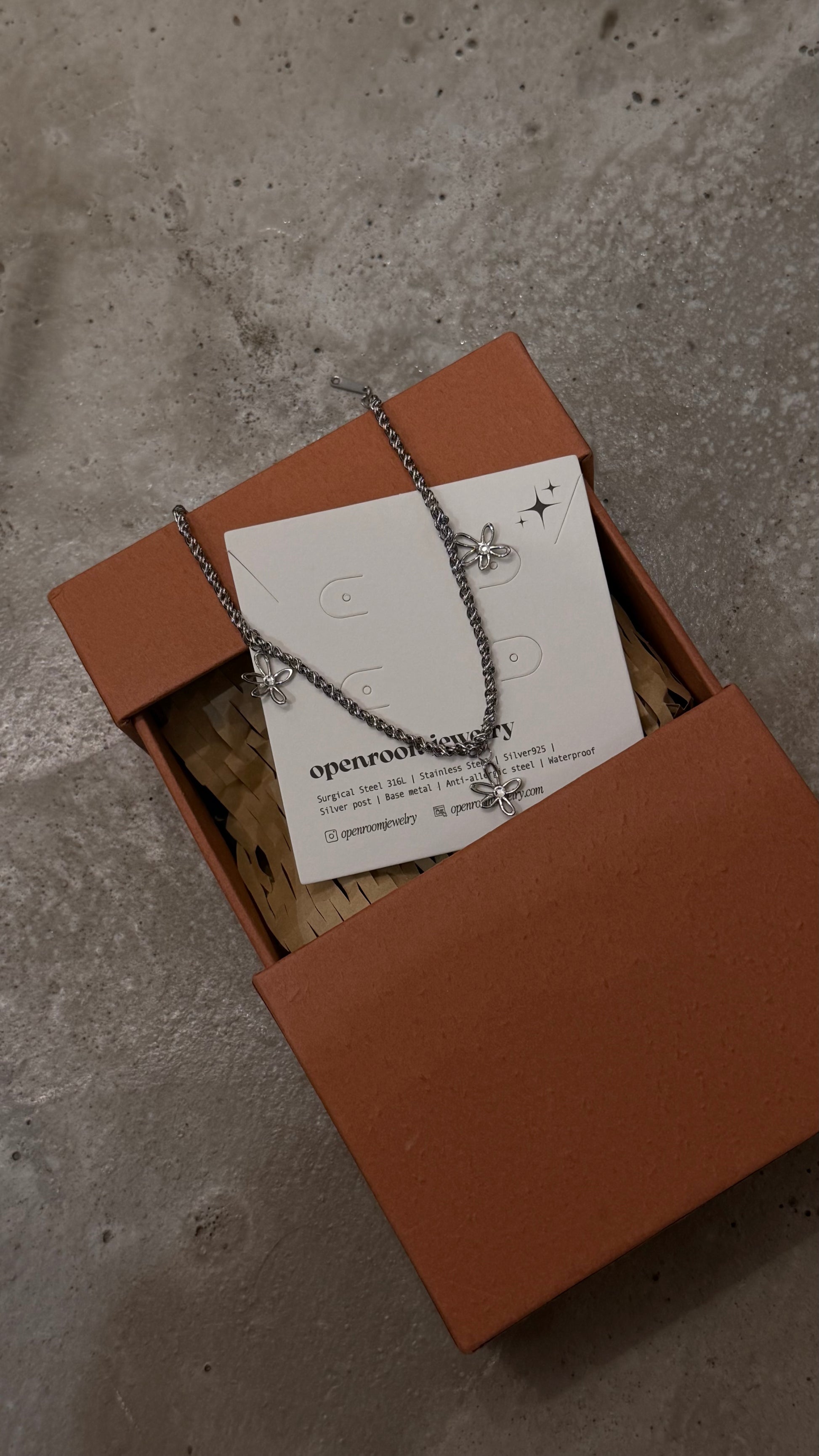 3 petals stainless steel choker necklace