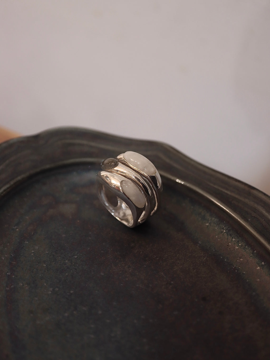 Wavy gemstone 925 statement ring