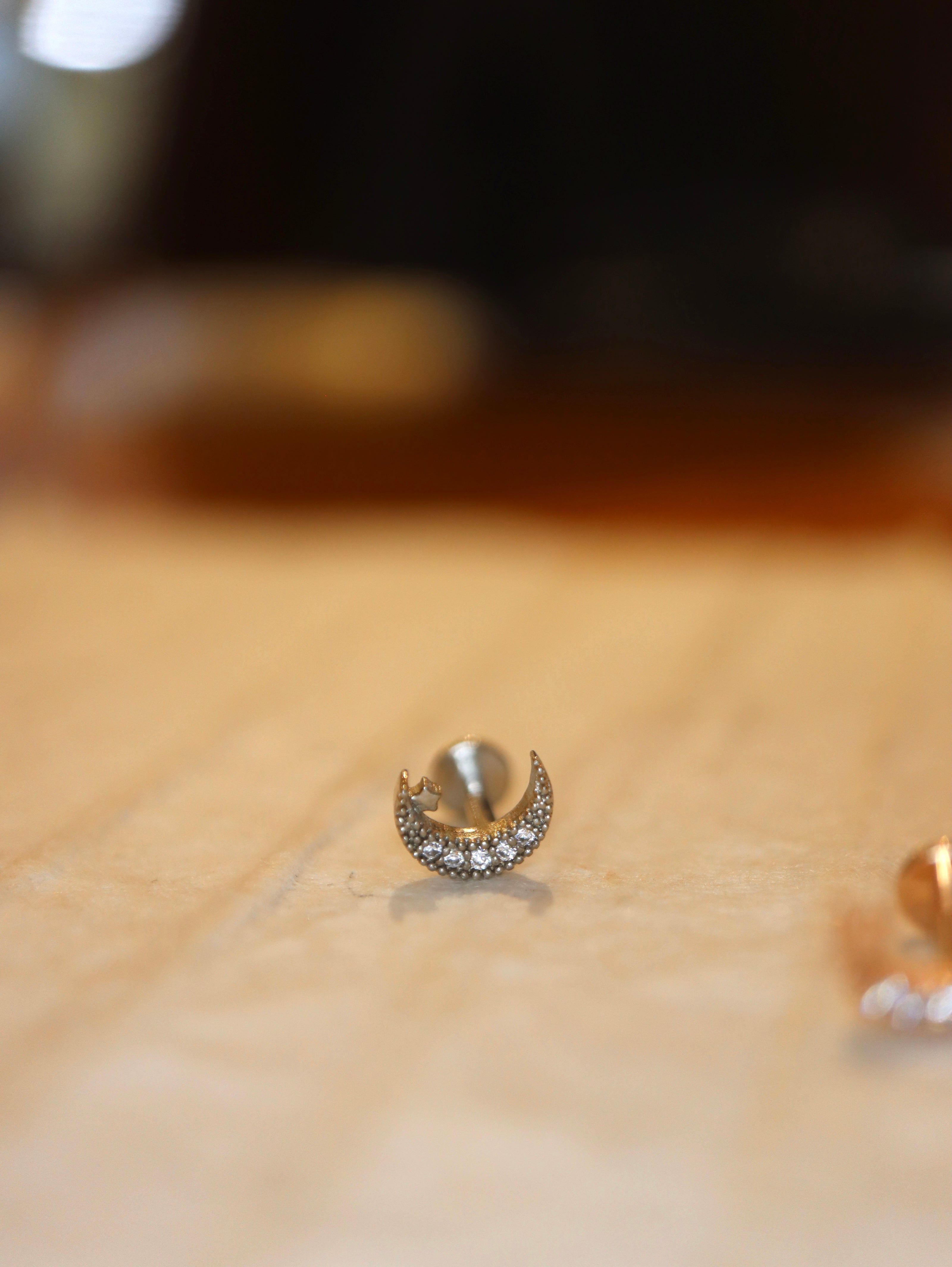 Crescent star stainless steel threadless labret piercing (1pc)