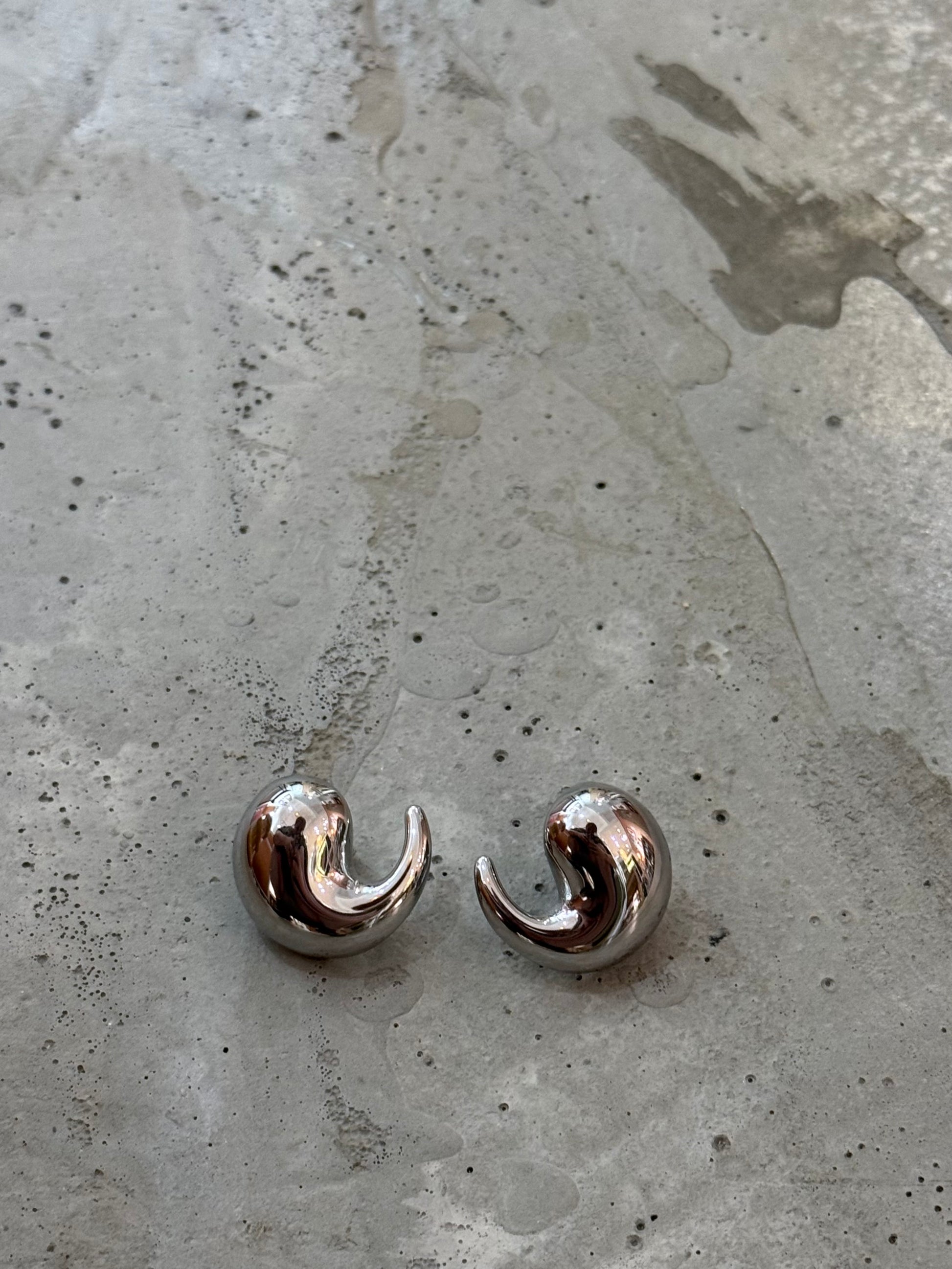 Swirl stainless steel earrings