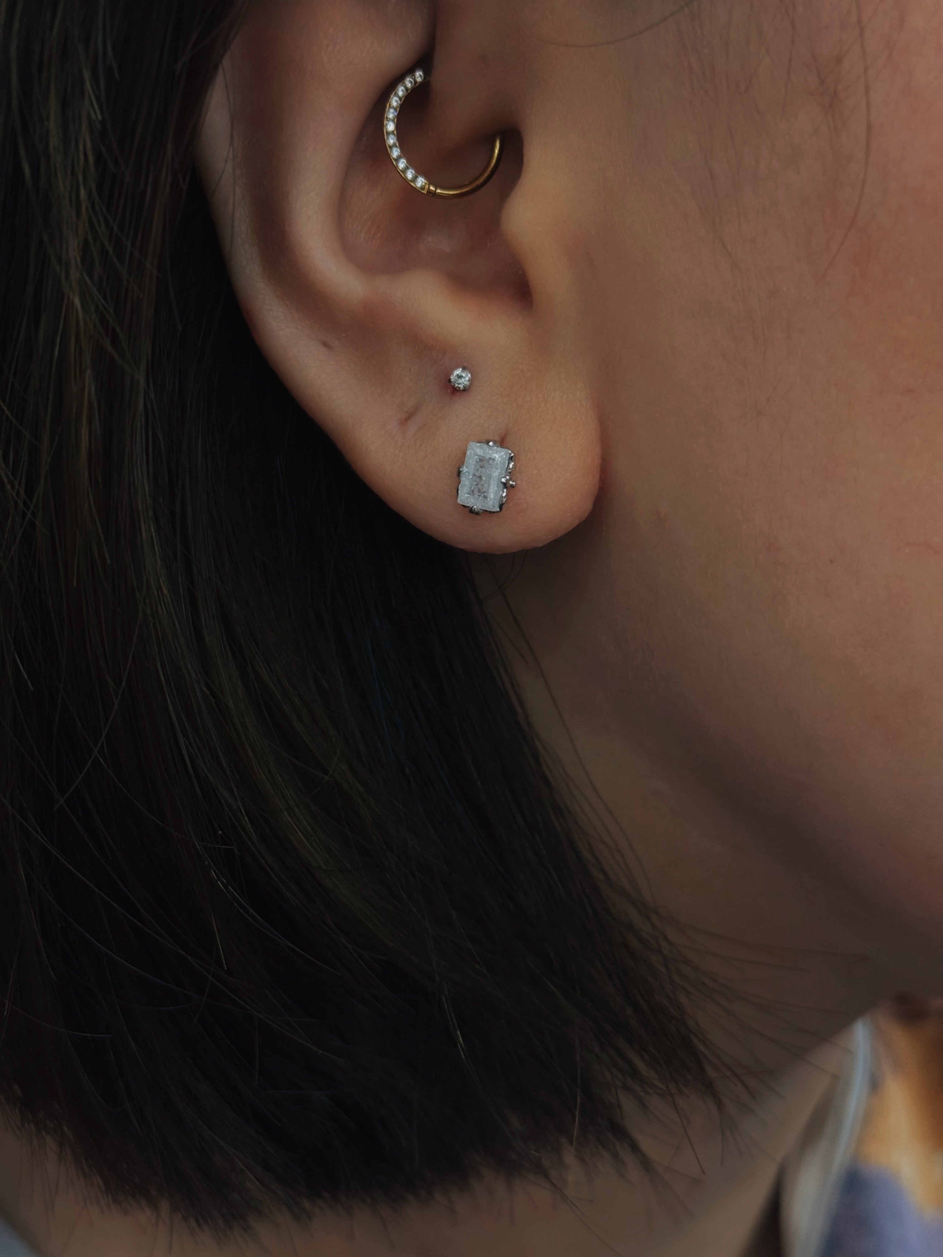 Surgical steel radiant rectangle stud piercing