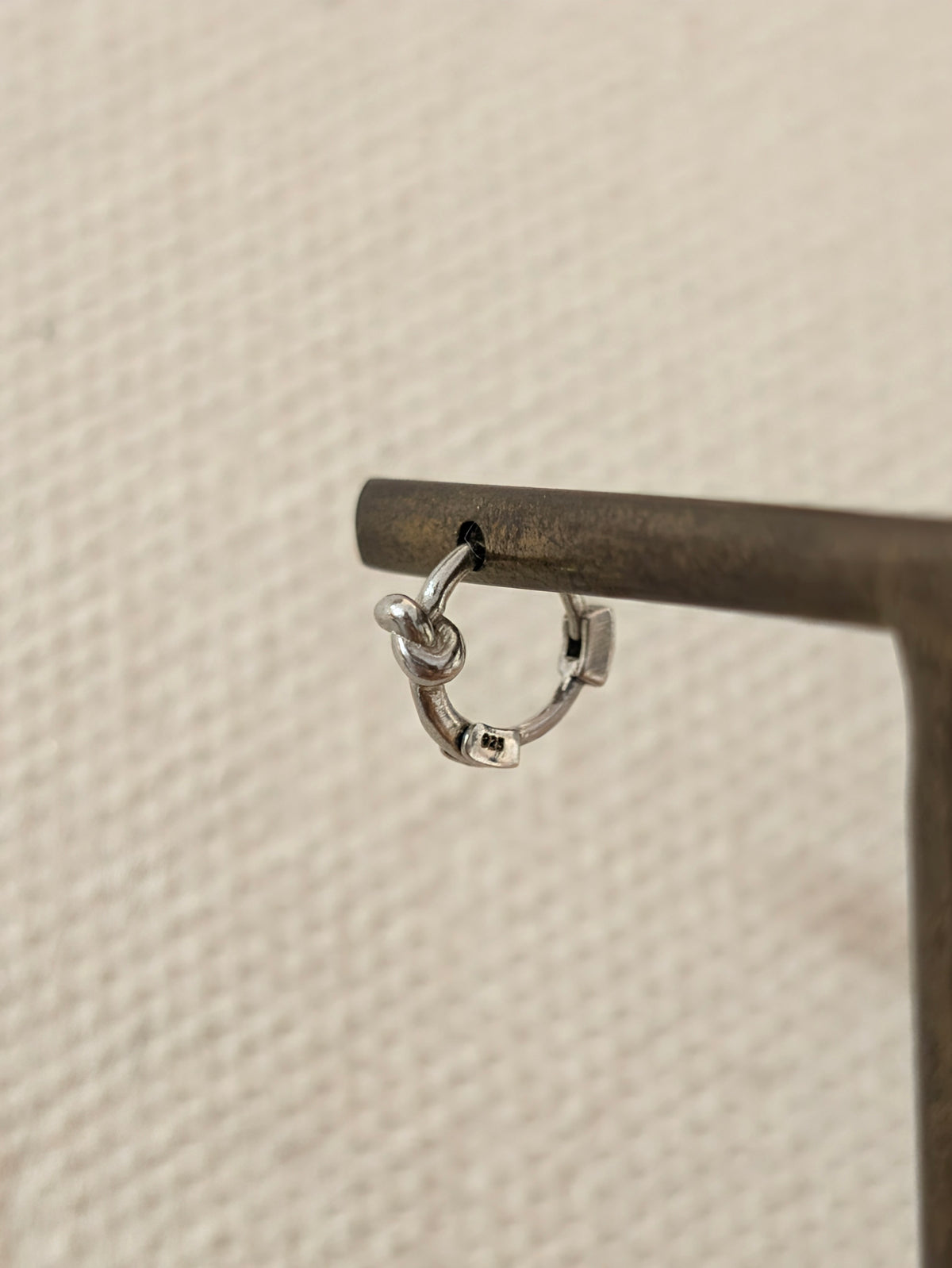 Silver 925 Knot Mini Huggie (1pc)
