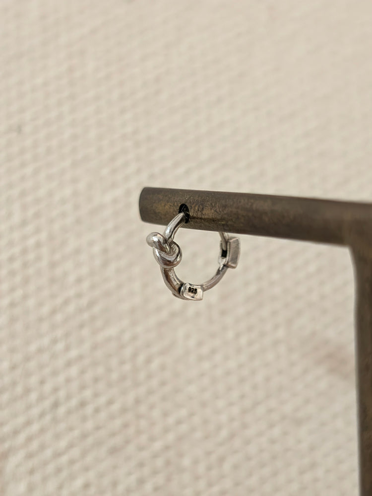 Silver 925 Knot Mini Huggie (1pc)