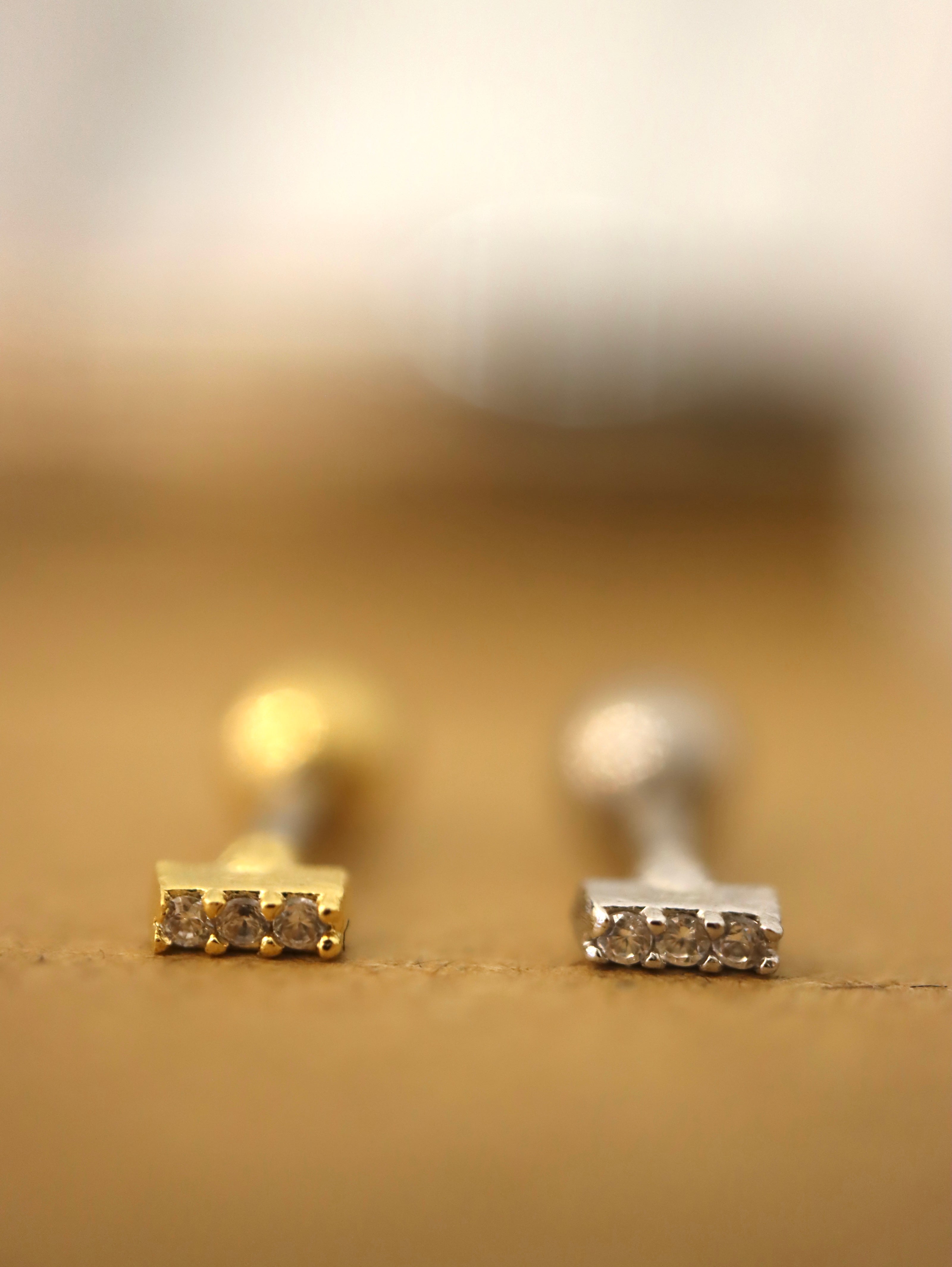 Mini cz line surgical steel piercing stud