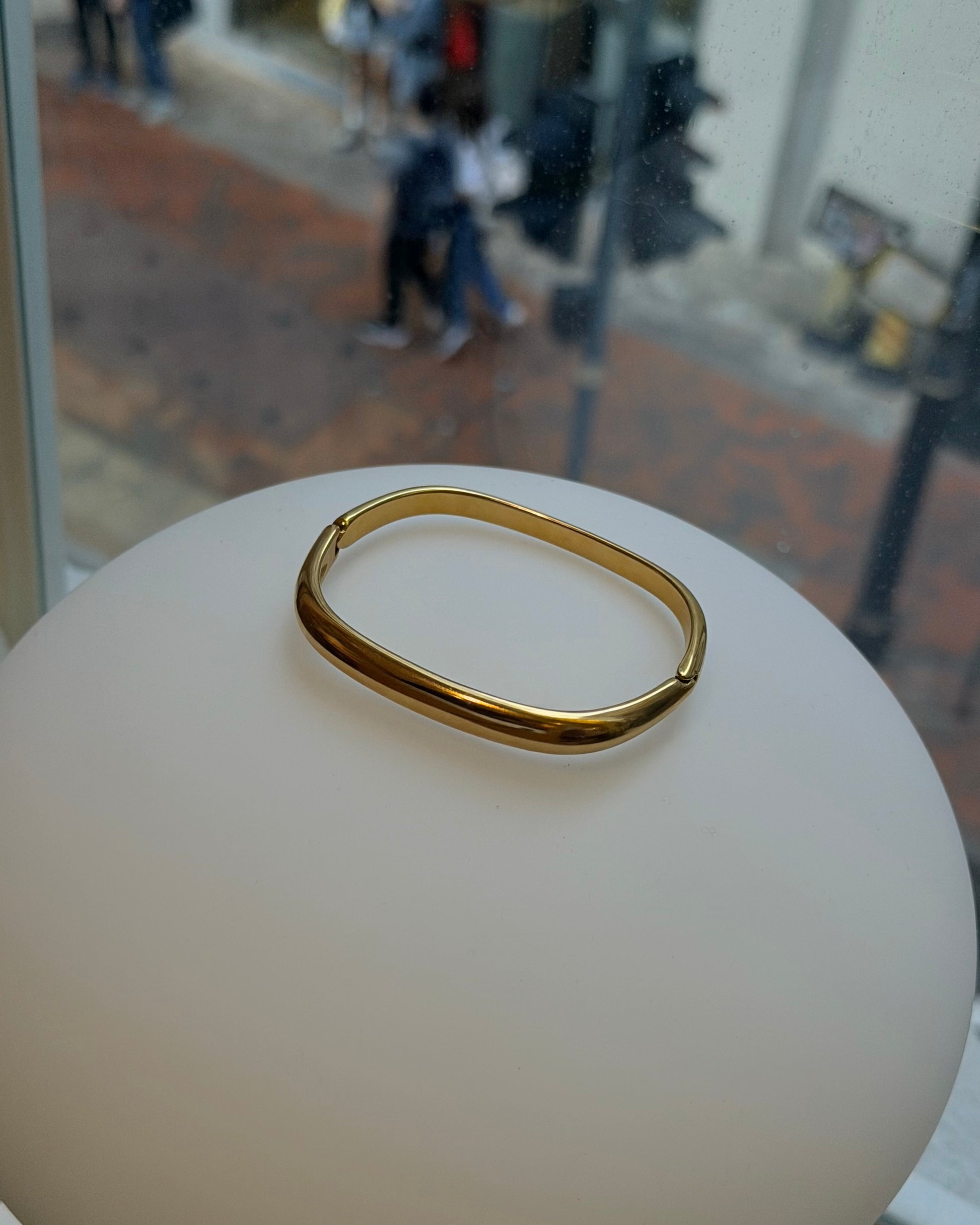 Stainless steel water resistant  lock bangle in gold