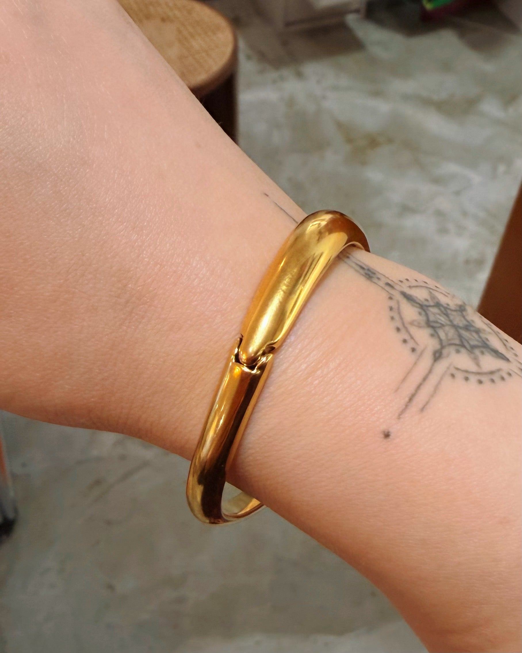 Stainless steel water resistant  lock bangle in gold