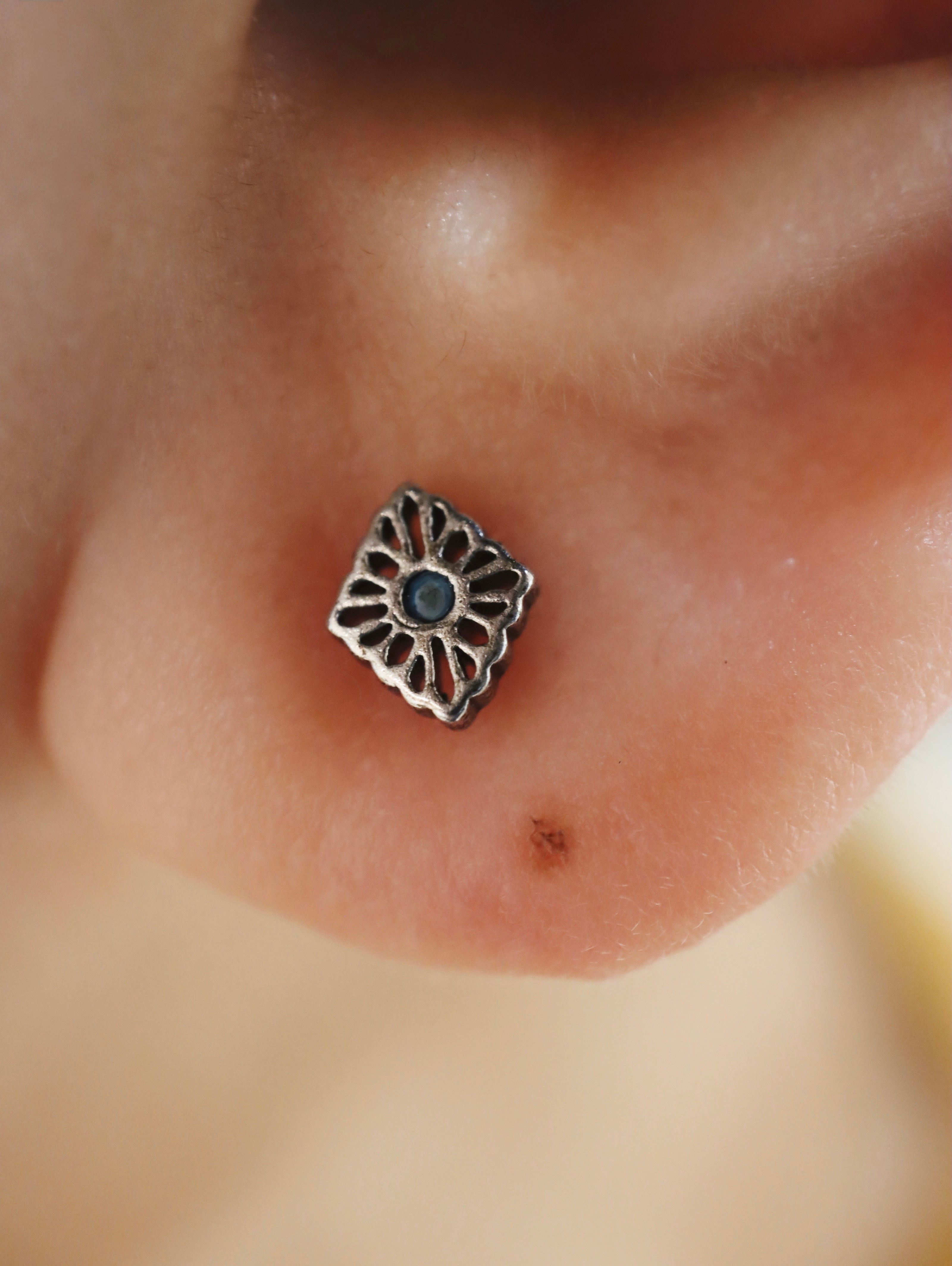 Rhombus shape stud surgical steel piercing earring
