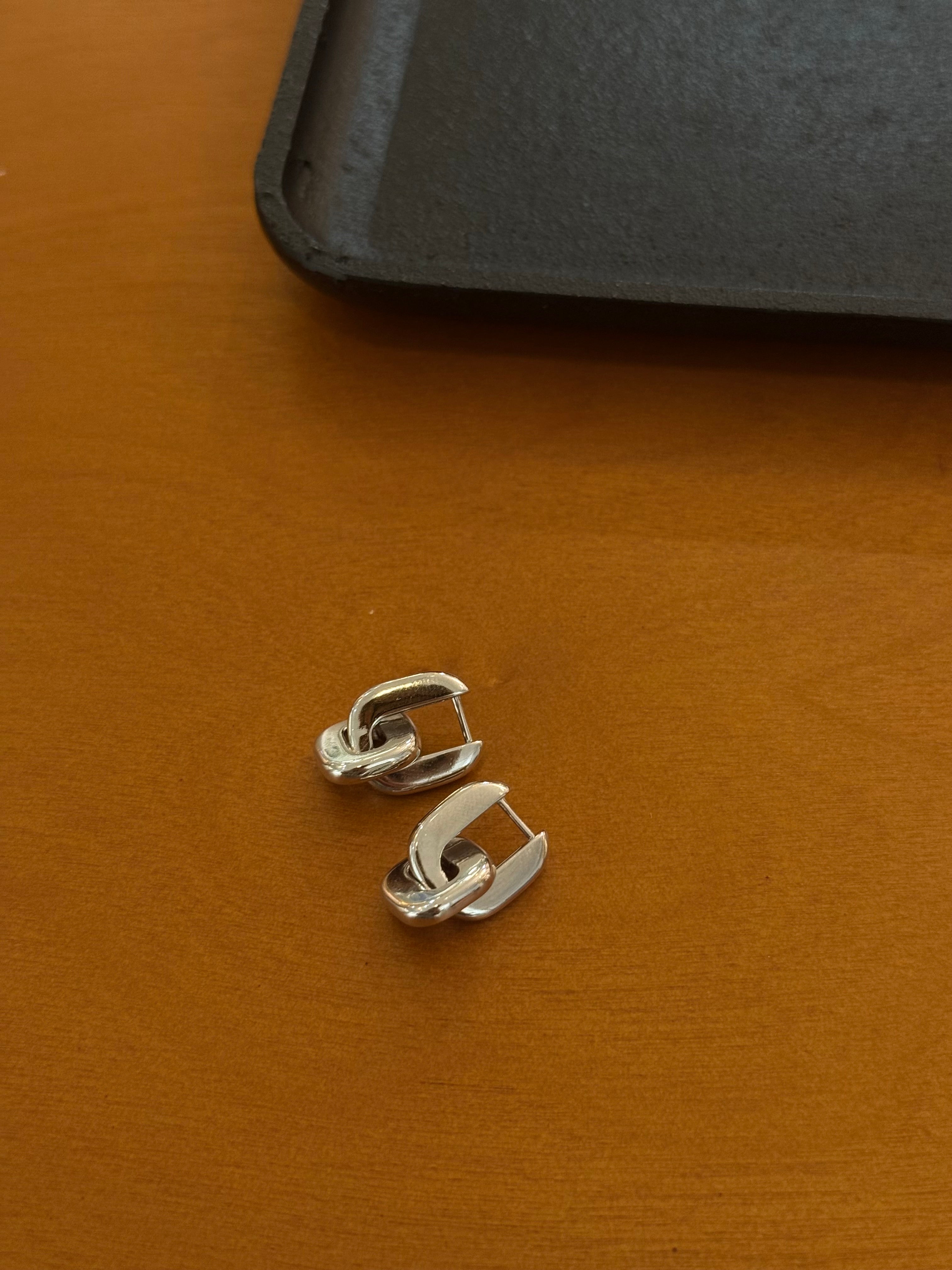 Interlock brass earrings