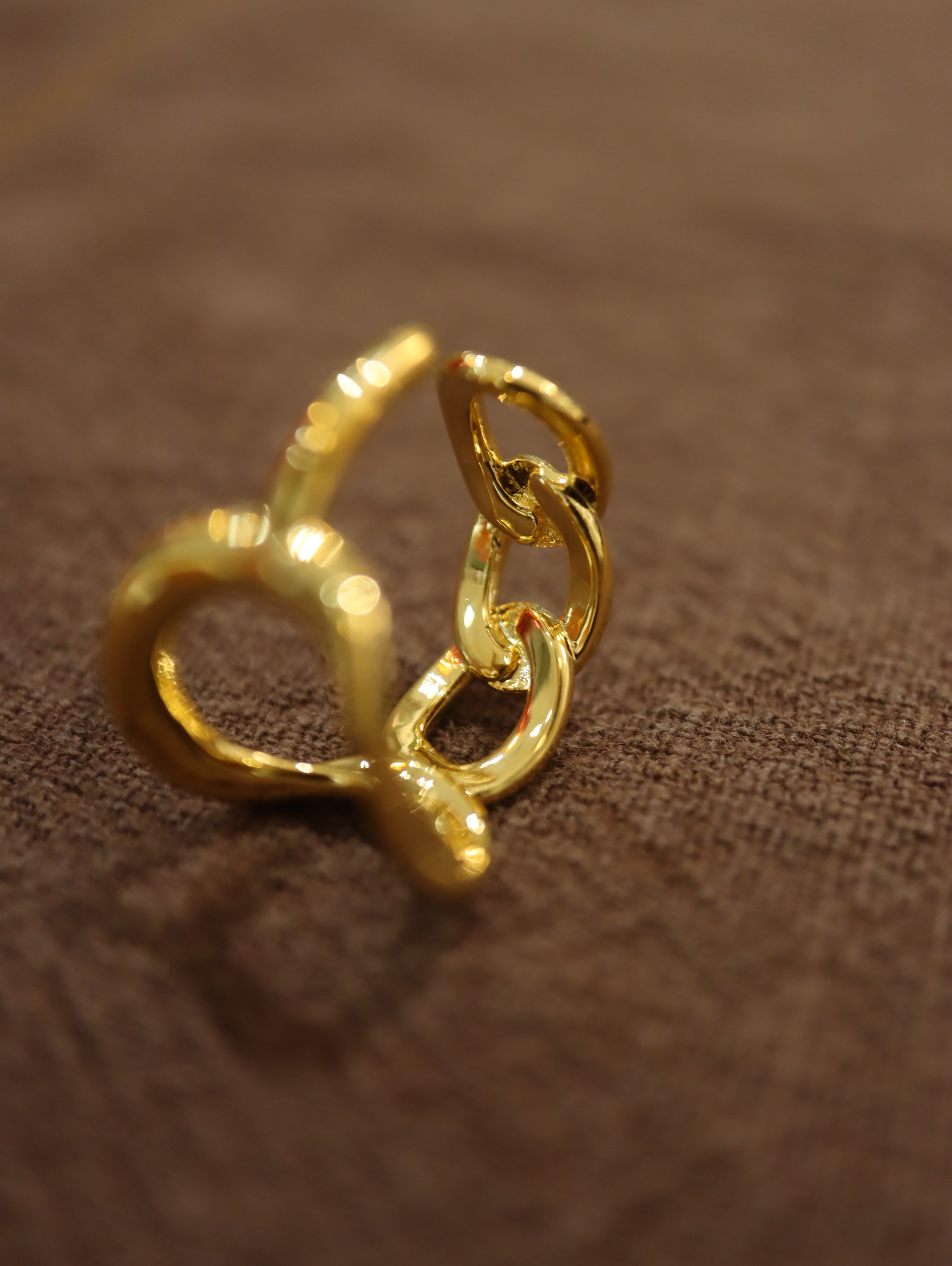 Chain brass ring