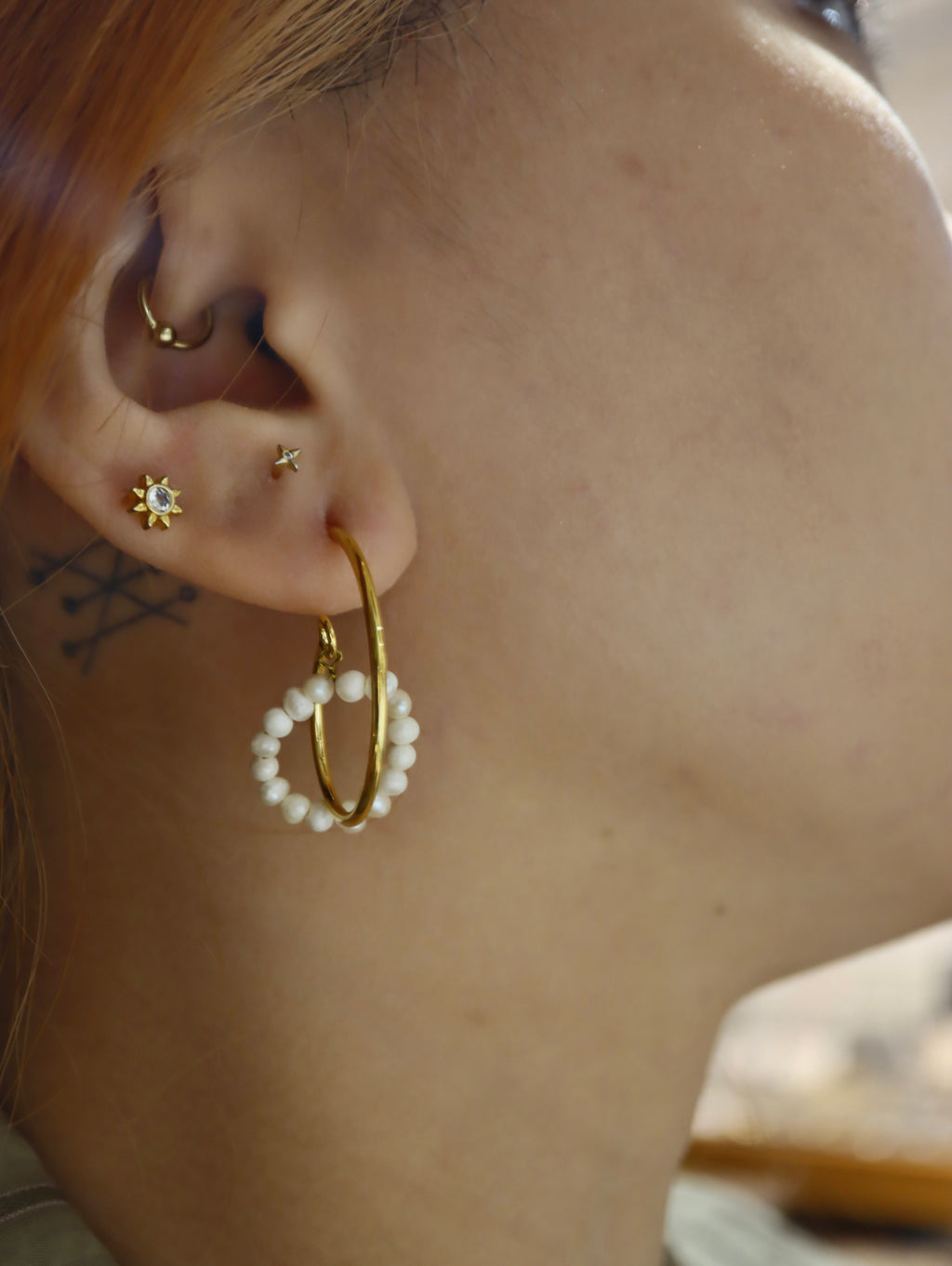 Interlock pearl earrings