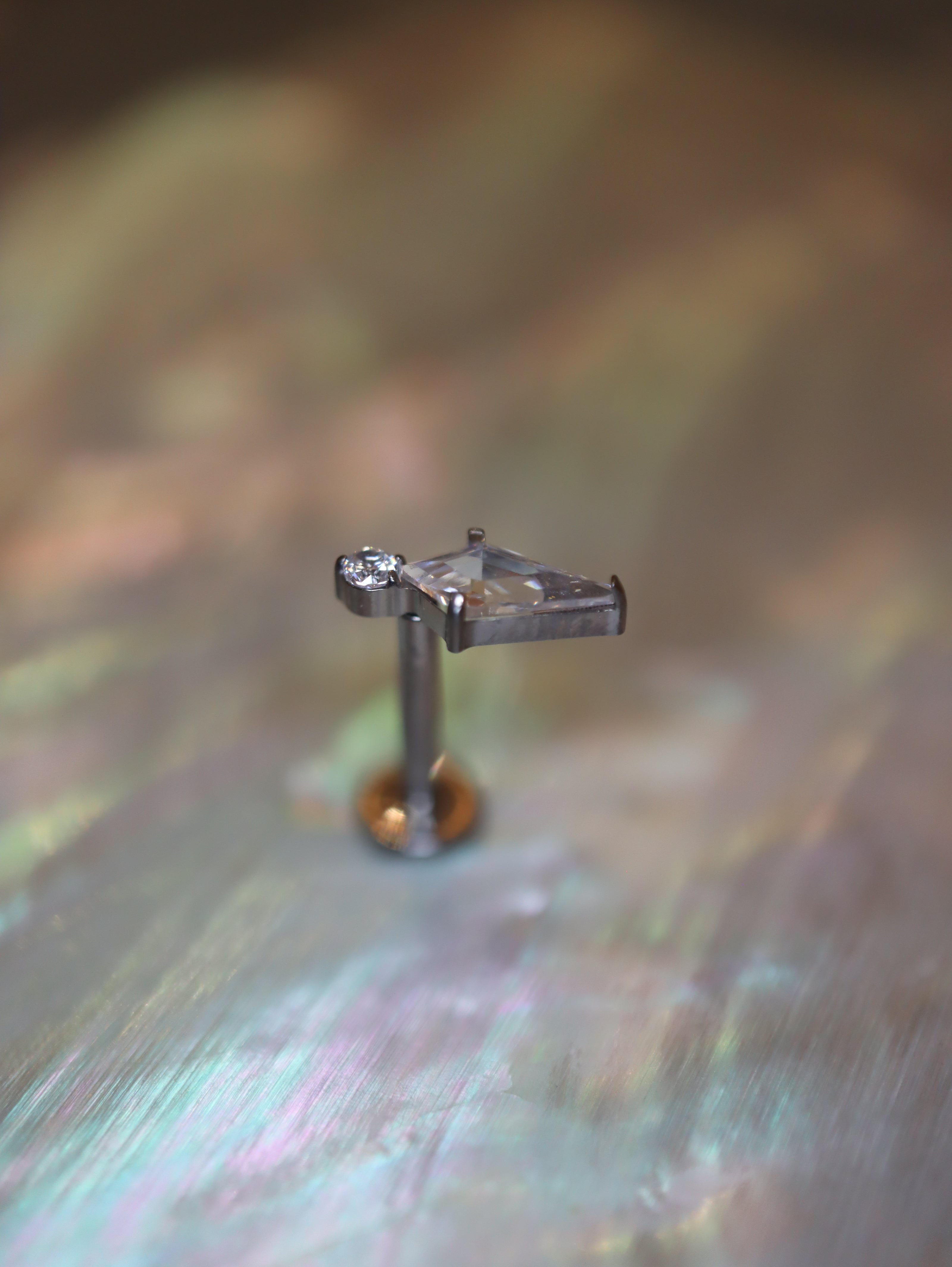 Titanium G23 Kite & Round Accent Stud Piercing (1pc)