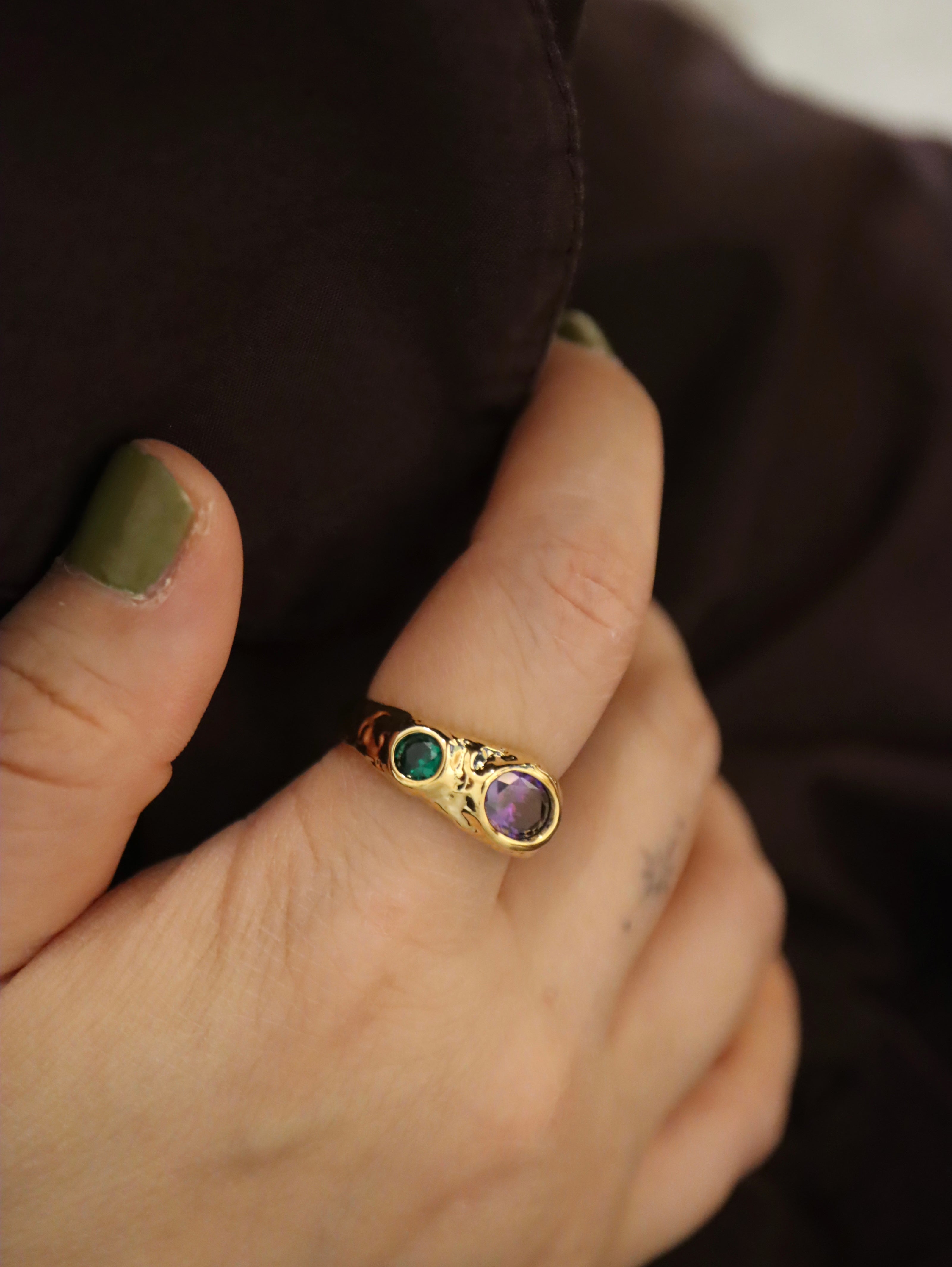 Stud coloured faux stone brass ring