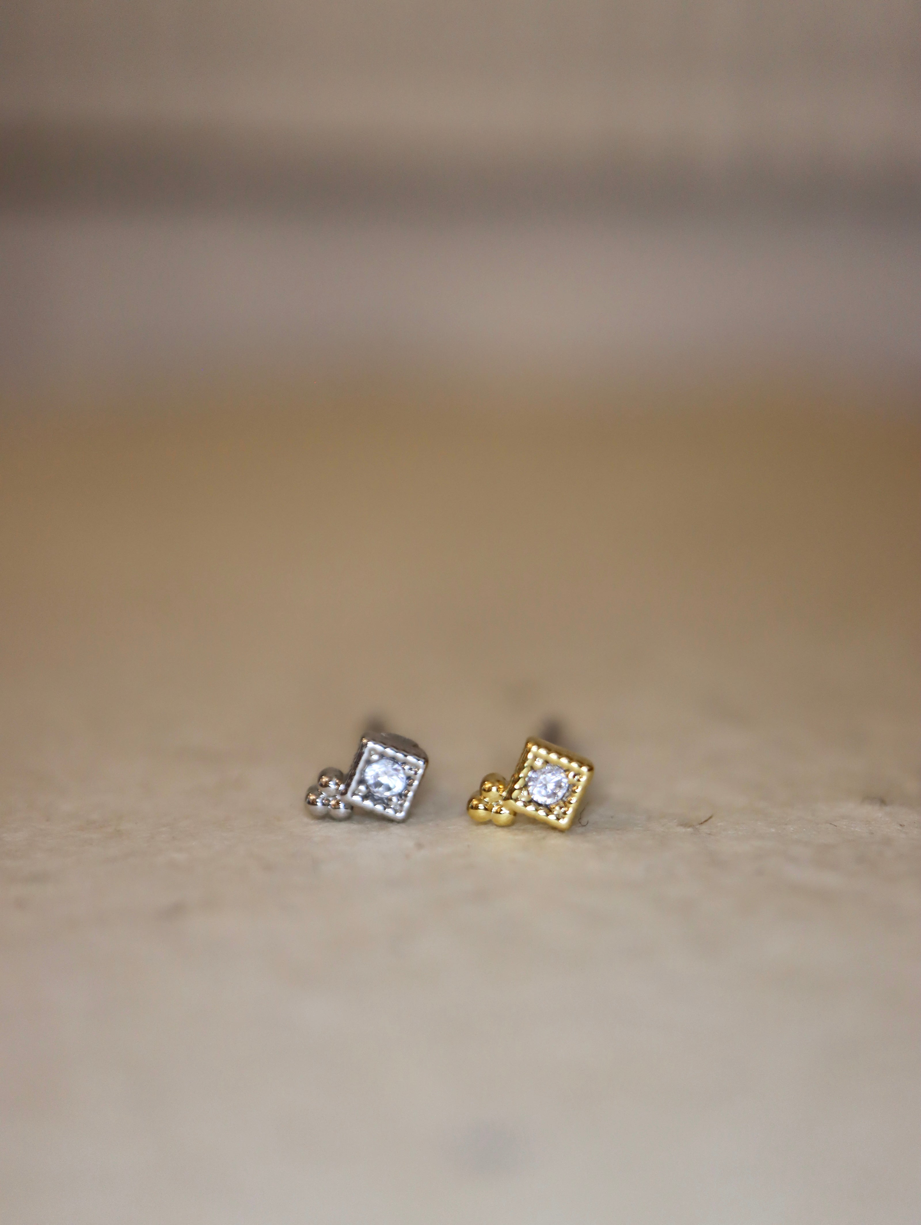 Cz stud surgical steel piercing earring (1pc)