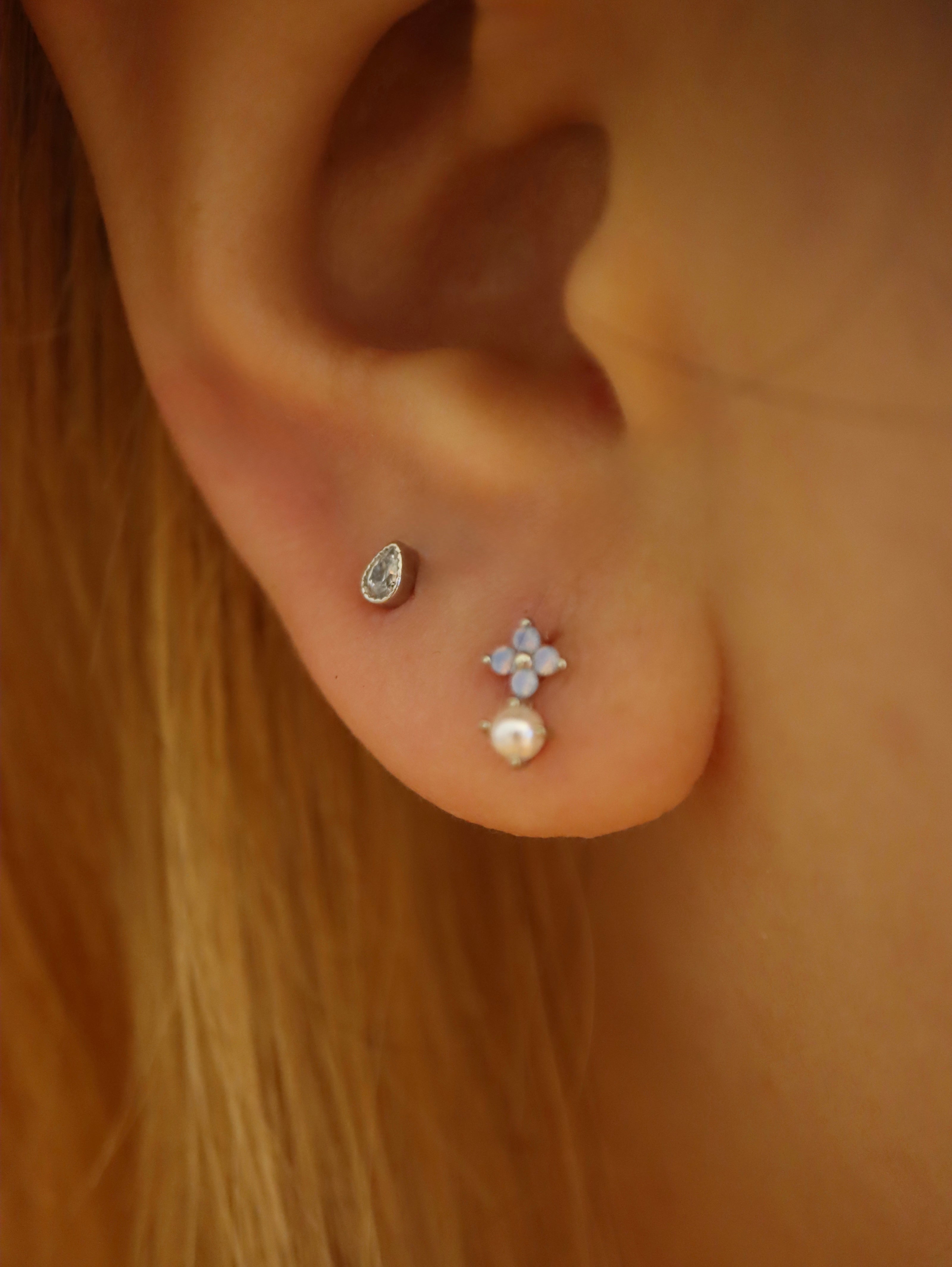 Frosted Petal & Pearl Stud Piercing Earrings